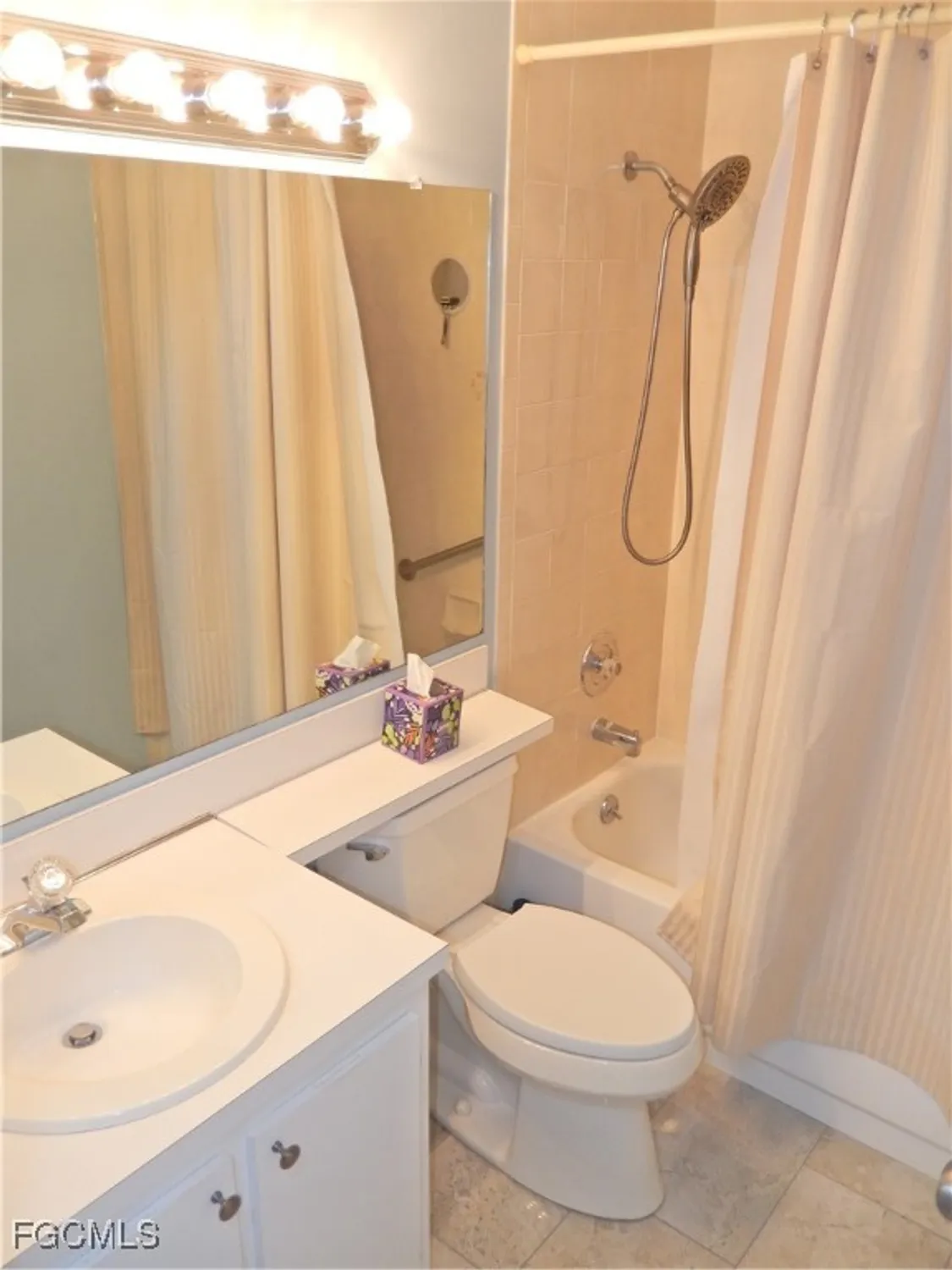 Property Slideshow image 24 of 46 | 9620 villa dr 4, Fort Myers, FL, 33905