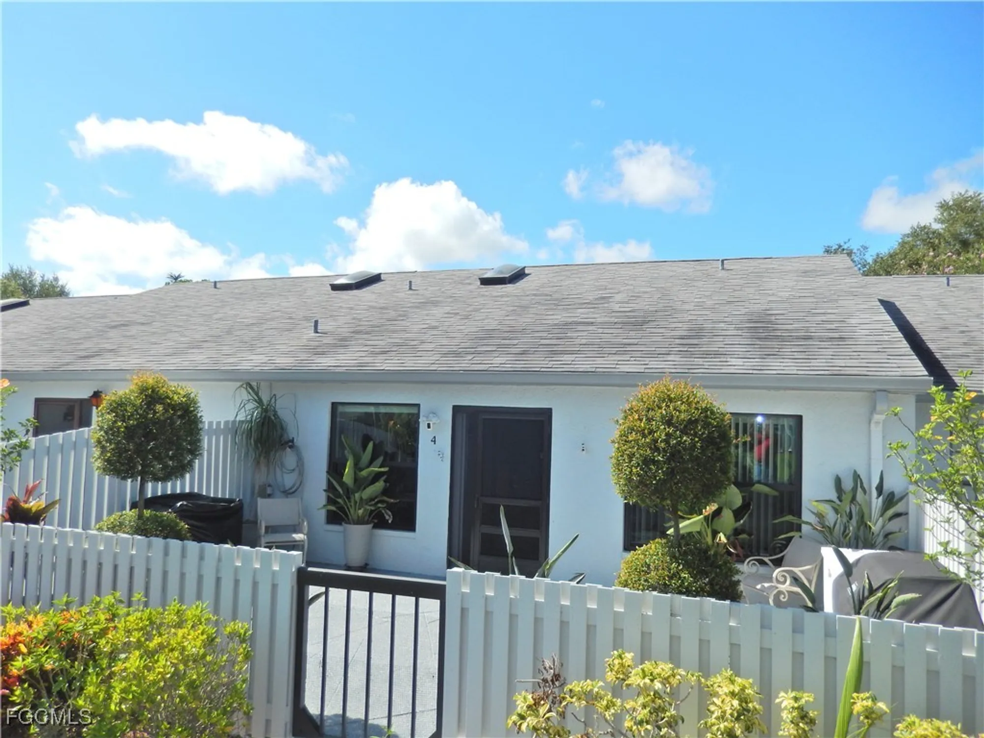 Property Slideshow image 3 of 46 | 9620 villa dr 4, Fort Myers, FL, 33905