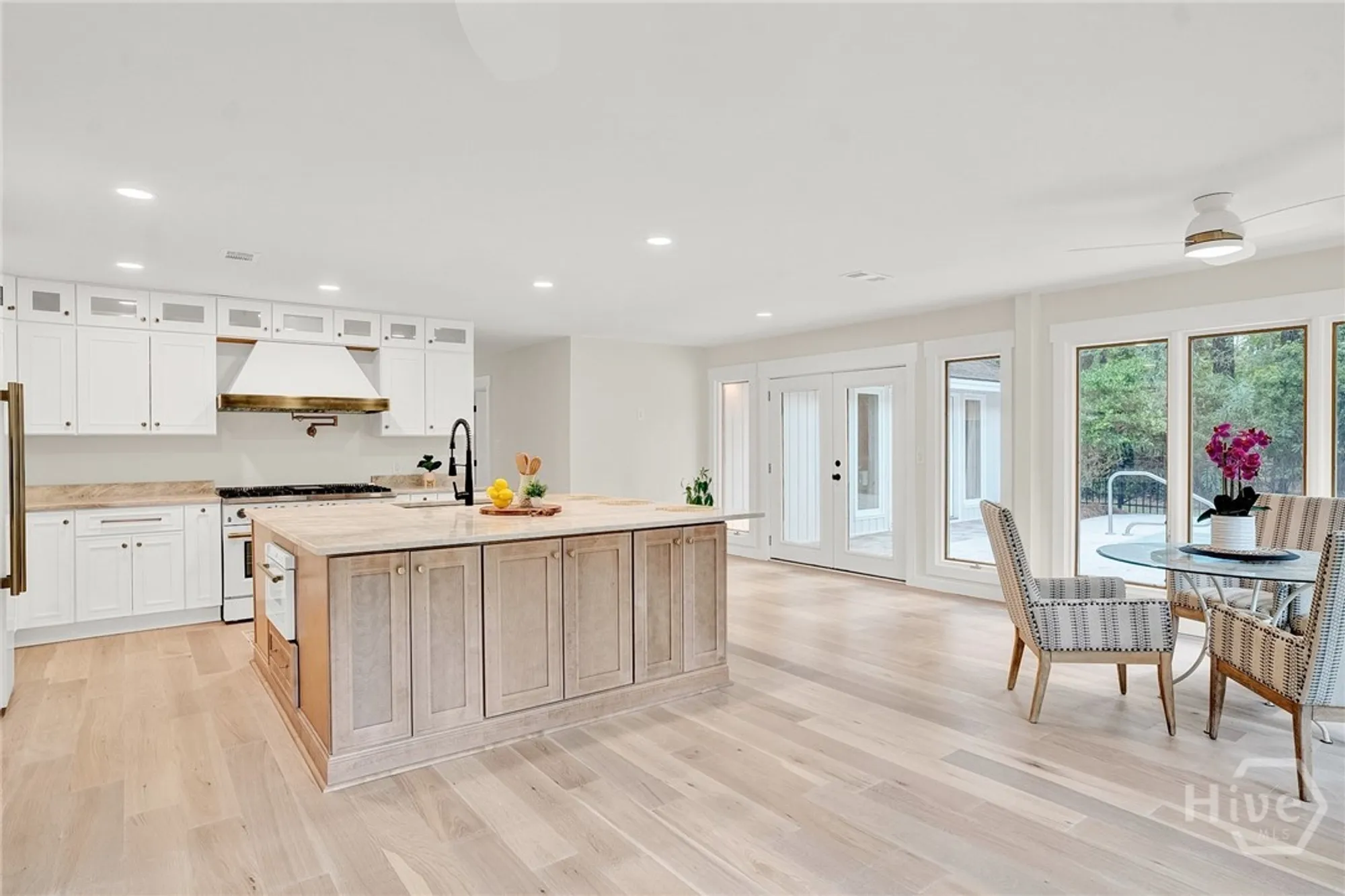 Property Slideshow image 9 of 26 | 138 mercer rd, Savannah, GA, 31411