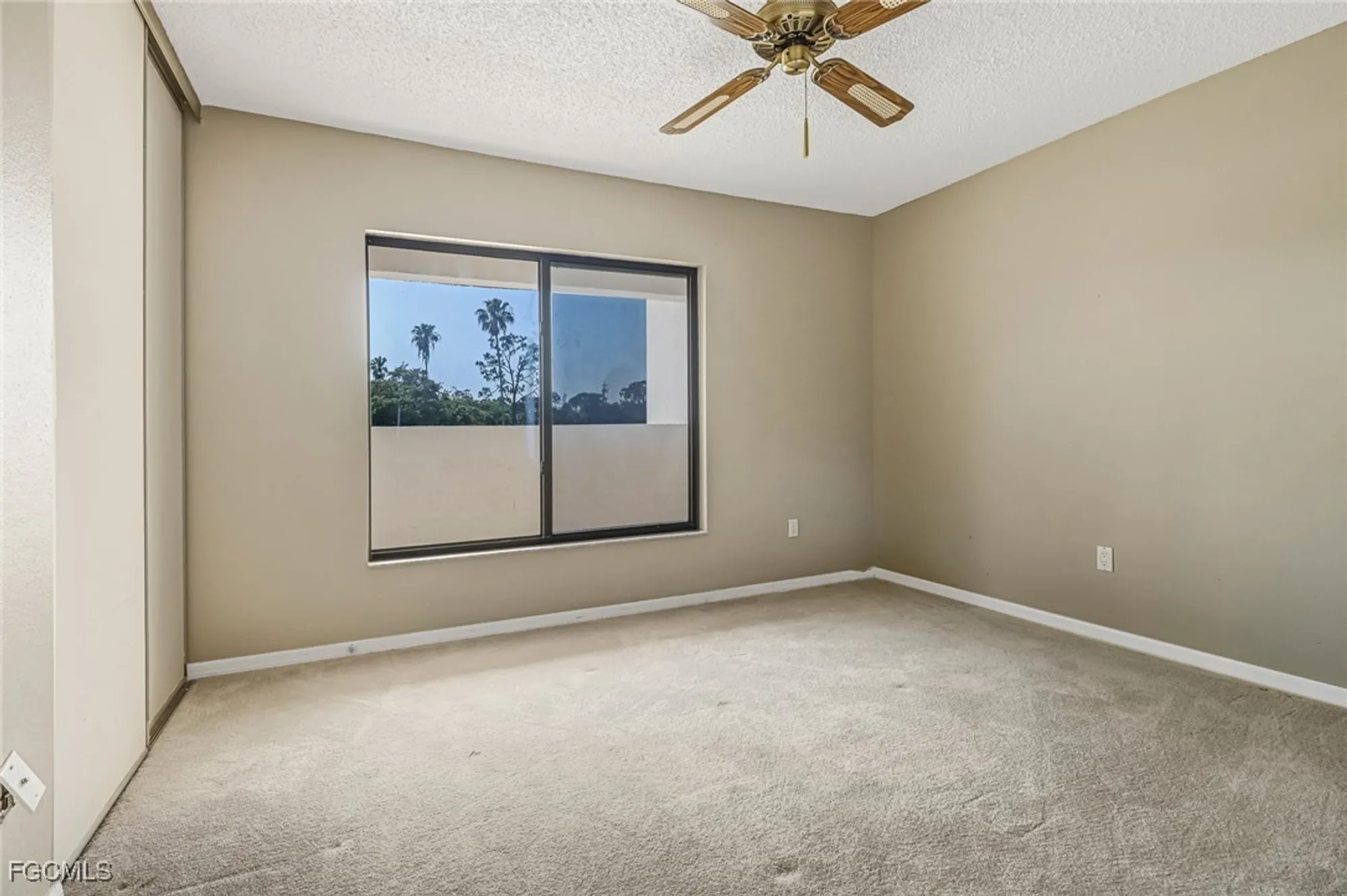 Property Slideshow image 18 of 35 | 7430 lake breeze dr 206, Fort Myers, FL, 33907