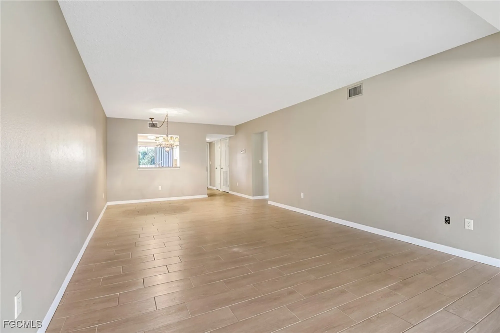 Property Slideshow image 11 of 35 | 7430 lake breeze dr 206, Fort Myers, FL, 33907