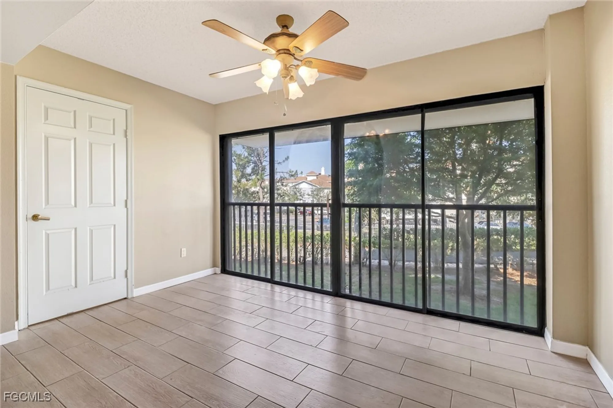 Property Slideshow image 13 of 35 | 7430 lake breeze dr 206, Fort Myers, FL, 33907