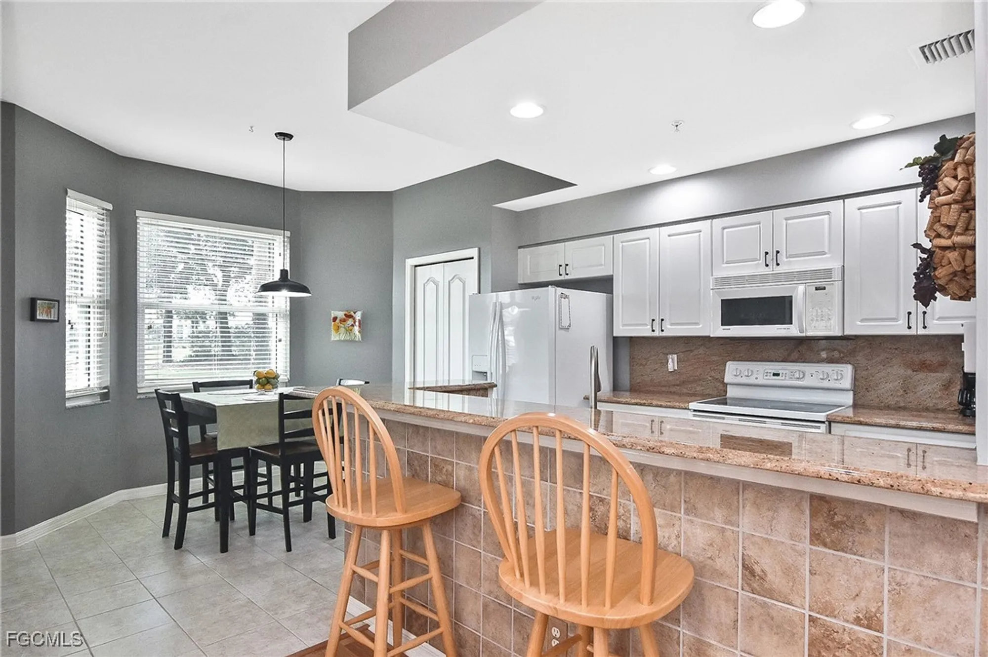 Property Slideshow image 12 of 42 | 8076 queen palm ln 412, Fort Myers, FL, 33966