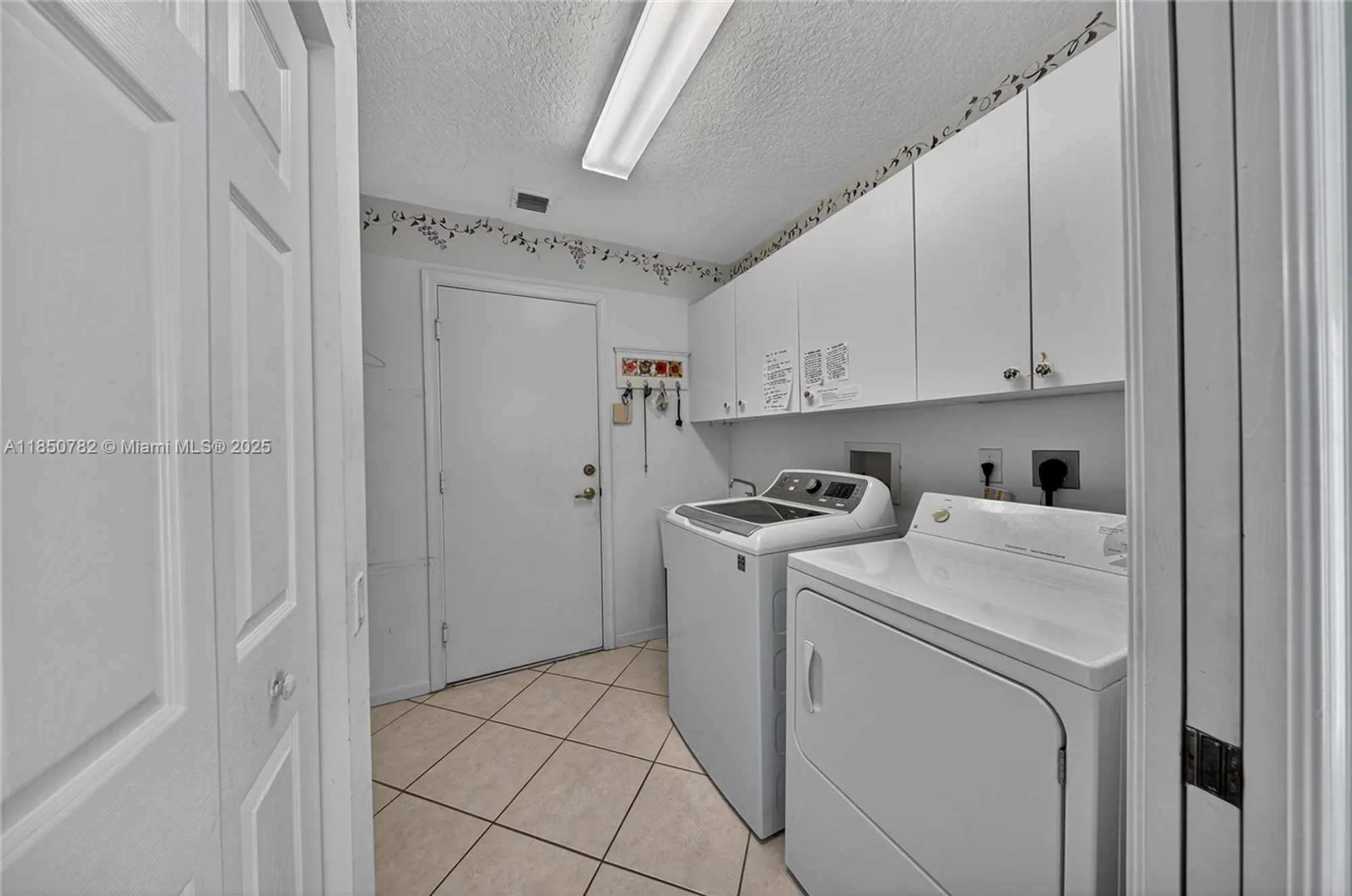 Property Slideshow image 20 of 28 | 11569 pallas dr, Boynton Beach, FL, 33437