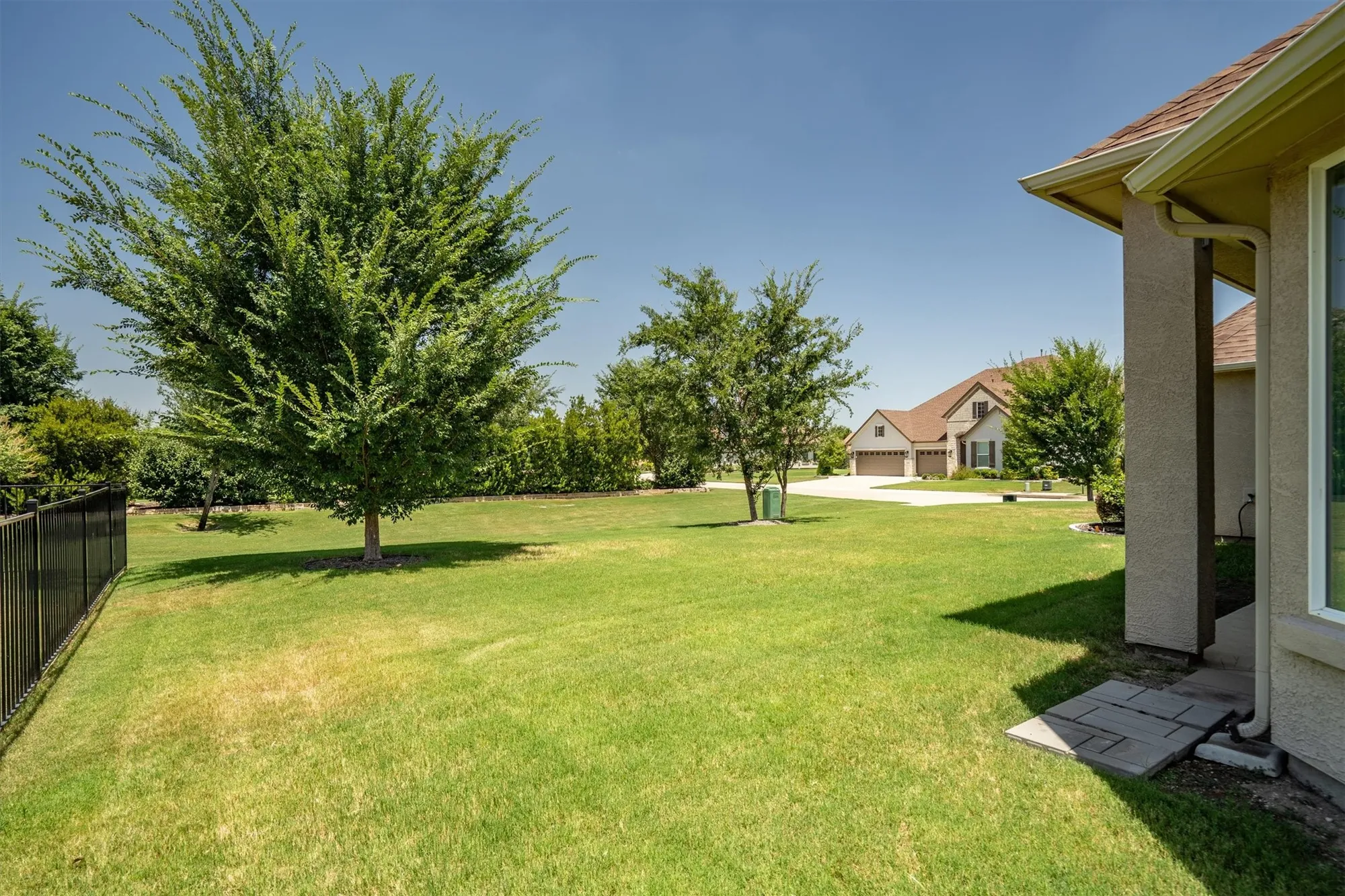 Property Slideshow image 34 of 40 | 9700 blackwood dr, Denton, TX, 76207