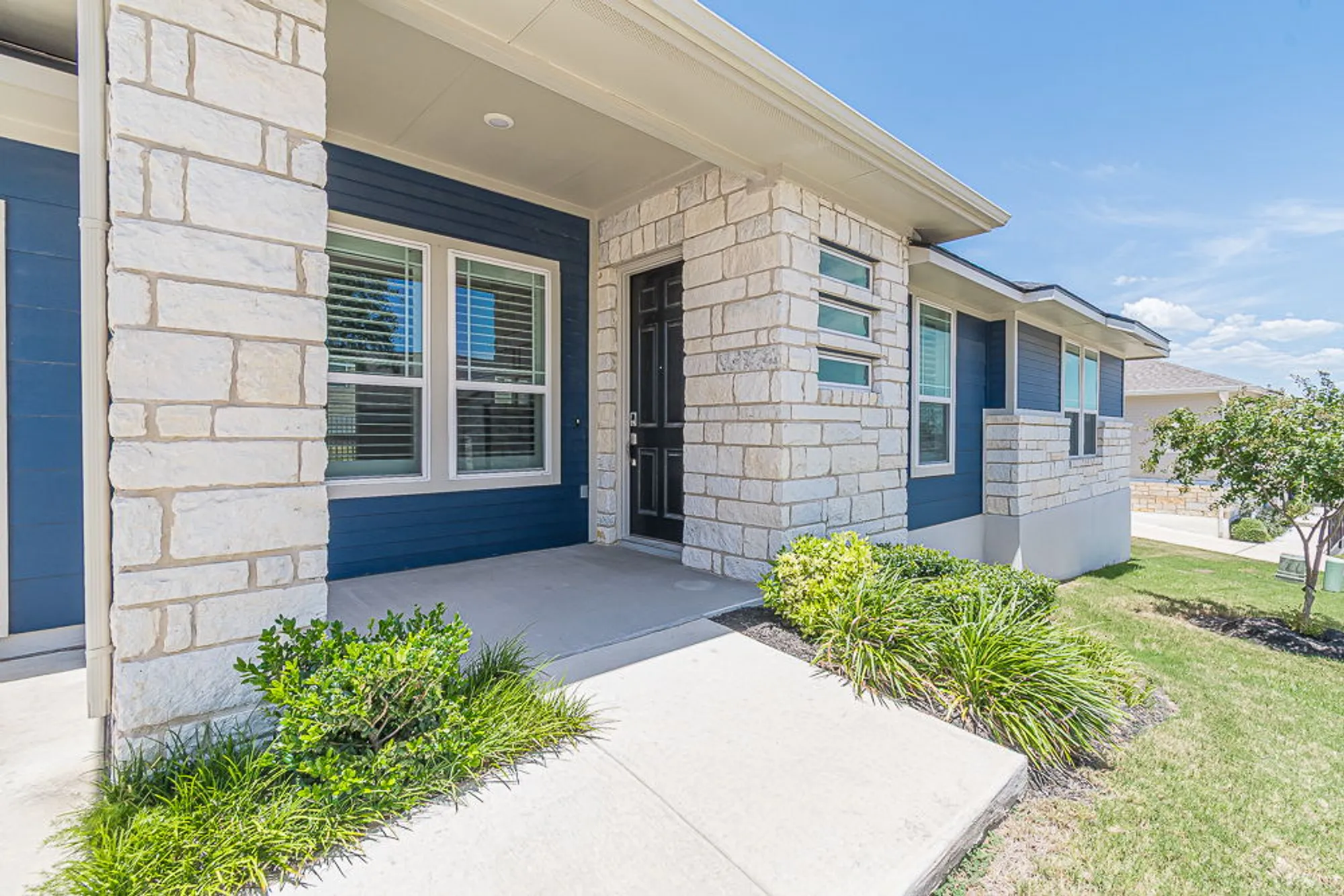 Property Slideshow image 2 of 30 | 205 eagle dr # 101, San Marcos, TX, 78666