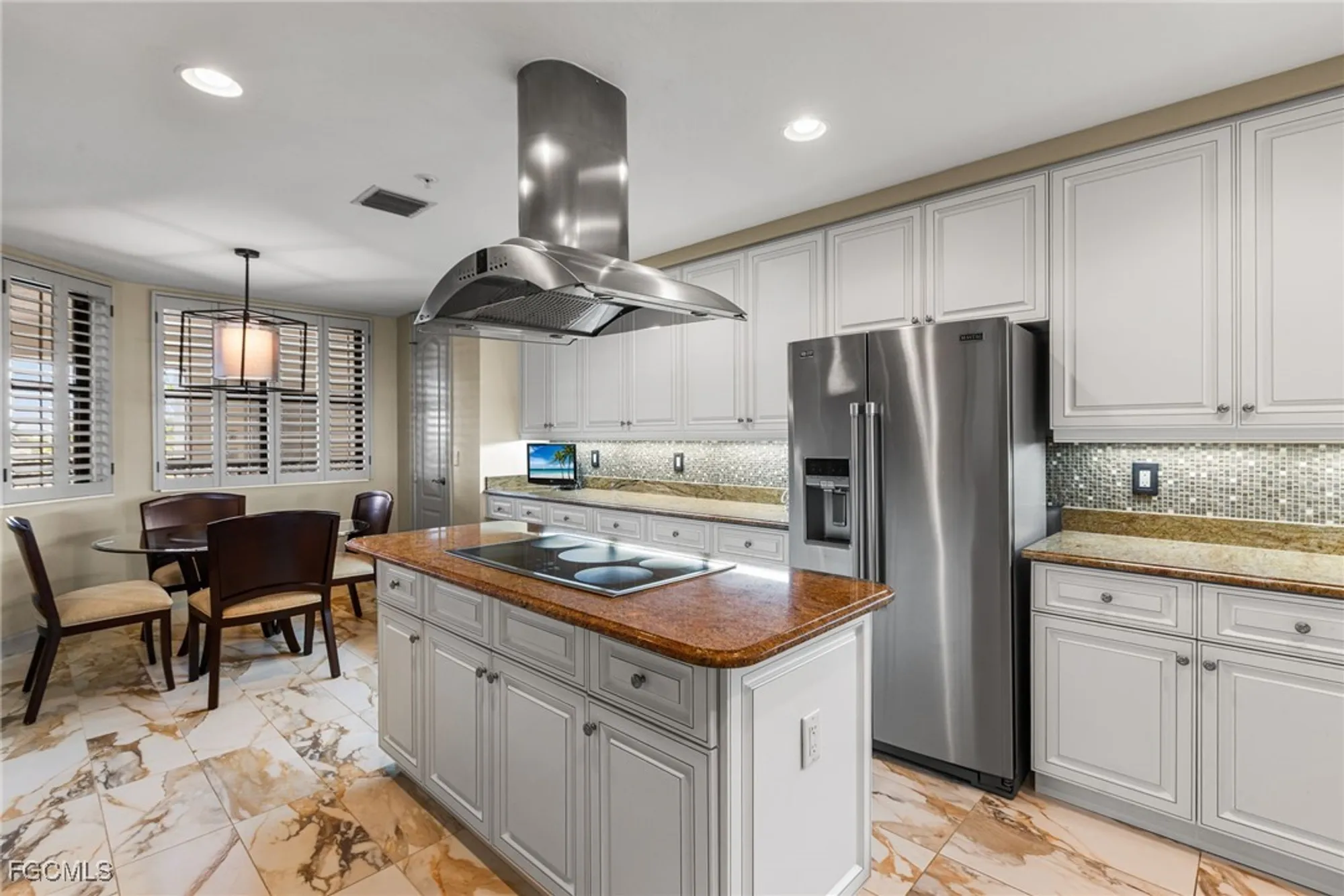 Property Slideshow image 9 of 50 | 11600 court of palms 204, Fort Myers, FL, 33908