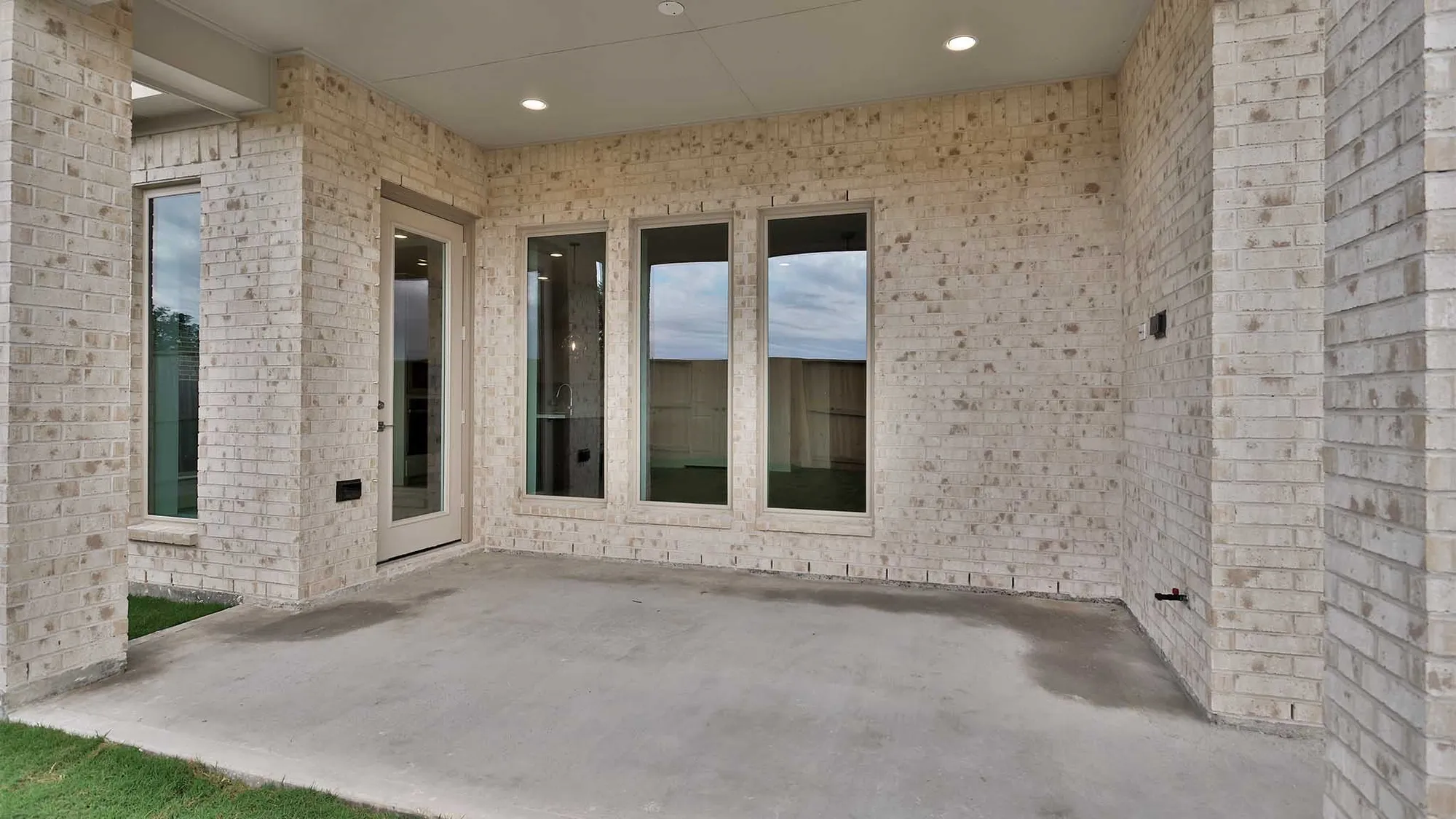 Property Slideshow image 17 of 22 | 9410 turnstone dr, Manvel, TX, 77578