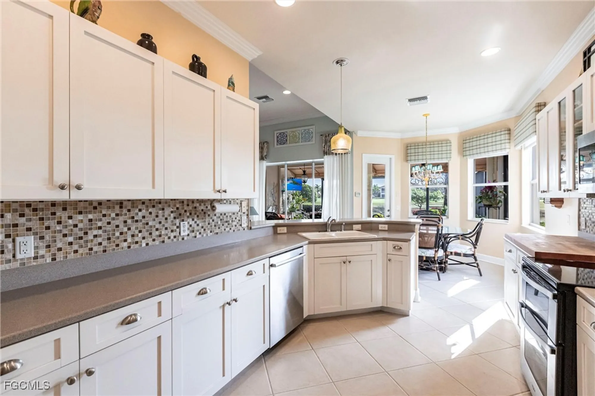 Property Slideshow image 14 of 50 | 11941 bramble cove dr, Fort Myers, FL, 33905