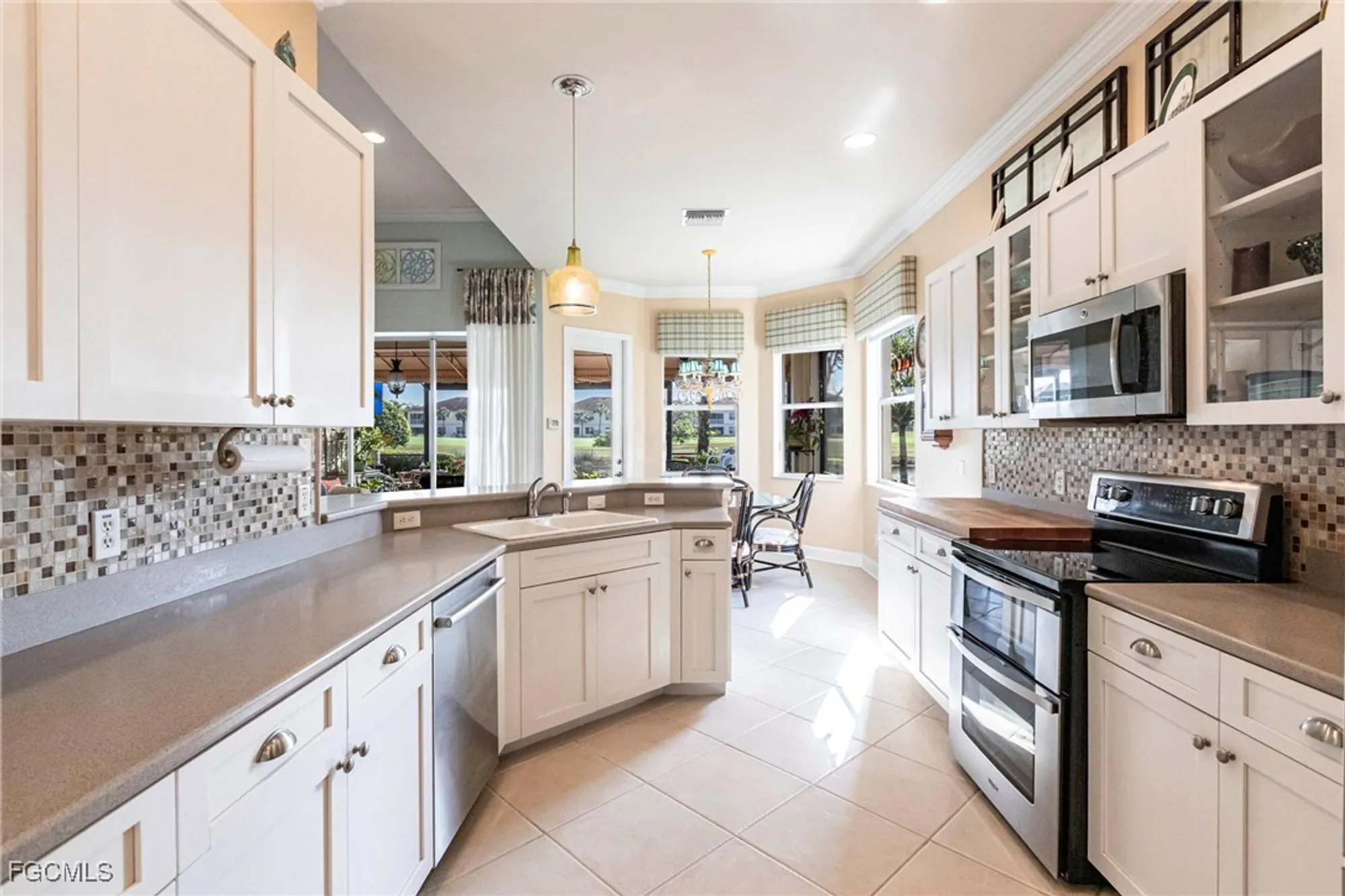 Property Slideshow image 15 of 50 | 11941 bramble cove dr, Fort Myers, FL, 33905