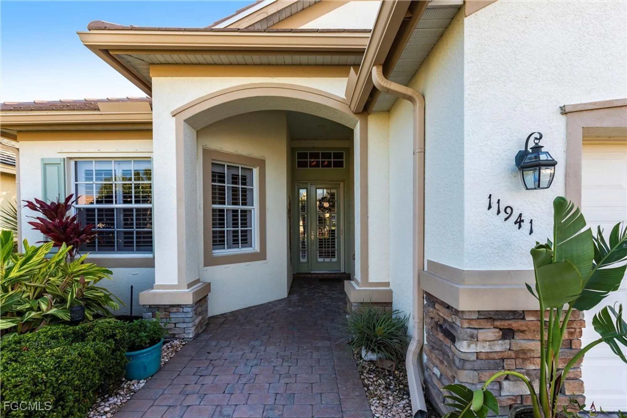 Property Slideshow image 5 of 50 | 11941 bramble cove dr, Fort Myers, FL, 33905