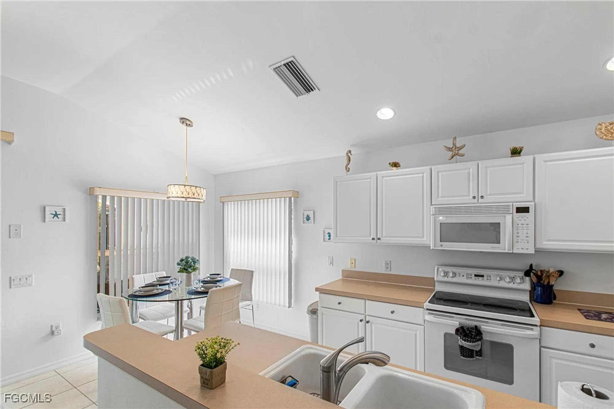 Property Slideshow image 8 of 50 | 10021 colonial country club blvd, Fort Myers, FL, 33913