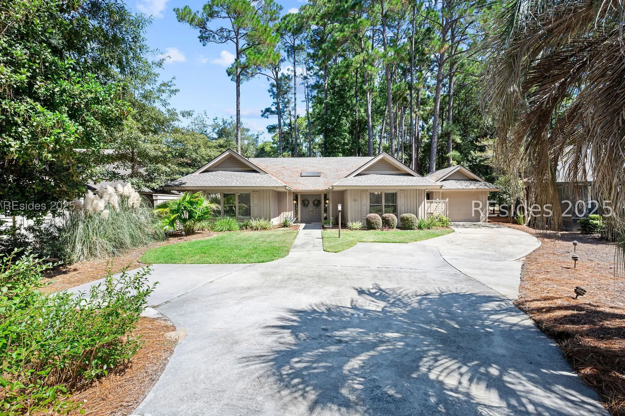 Property Slideshow image 1 of 48 | 20 field sparrow rd, Hilton Head Island, SC, 29926