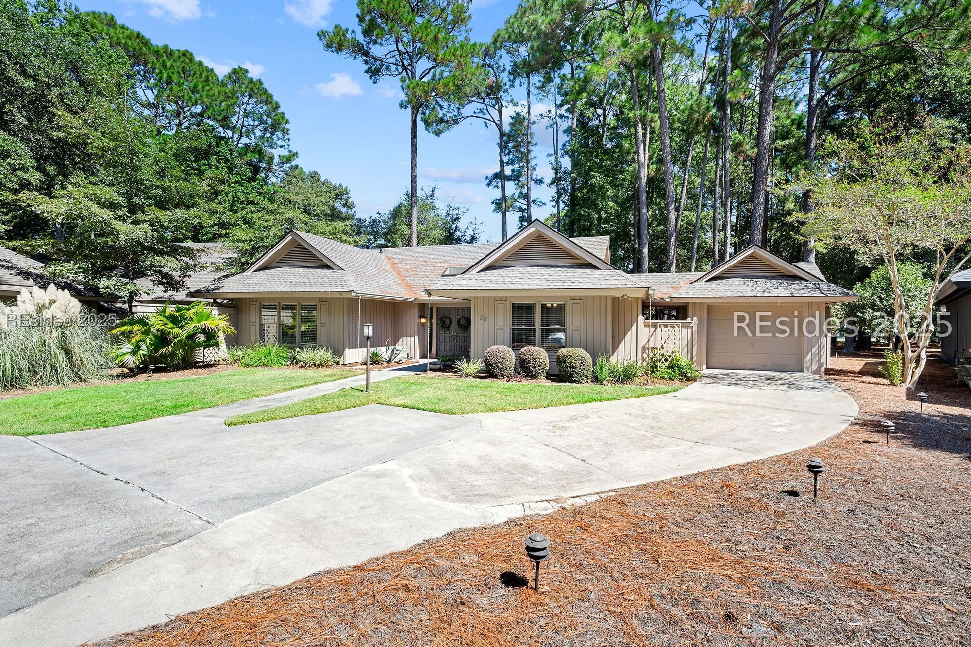 Property Slideshow image 2 of 48 | 20 field sparrow rd, Hilton Head Island, SC, 29926