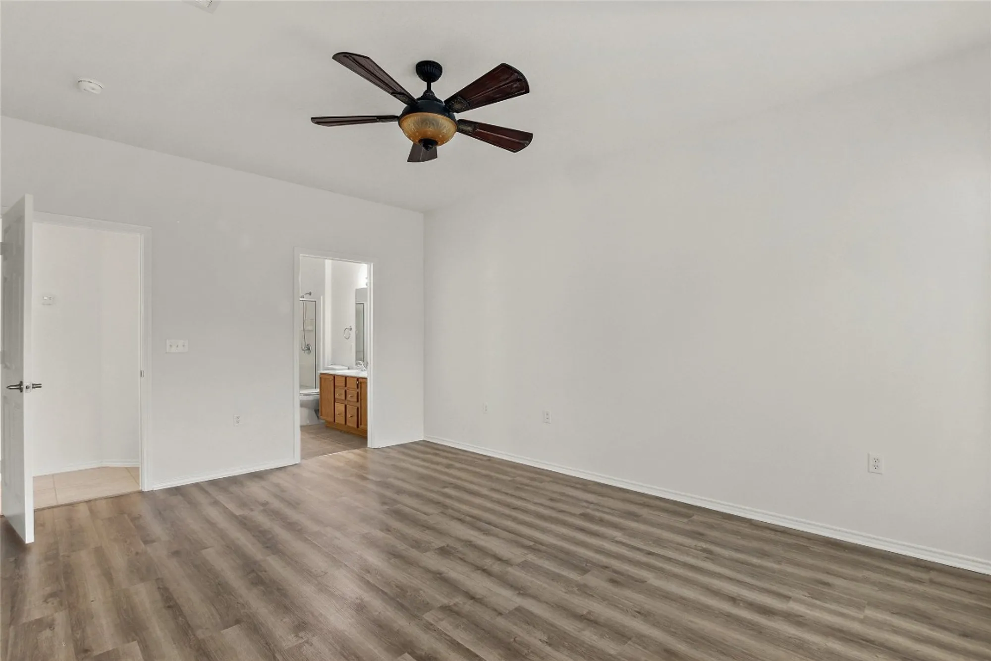 Property Slideshow image 16 of 28 | 119 hampton cir, Georgetown, TX, 78633