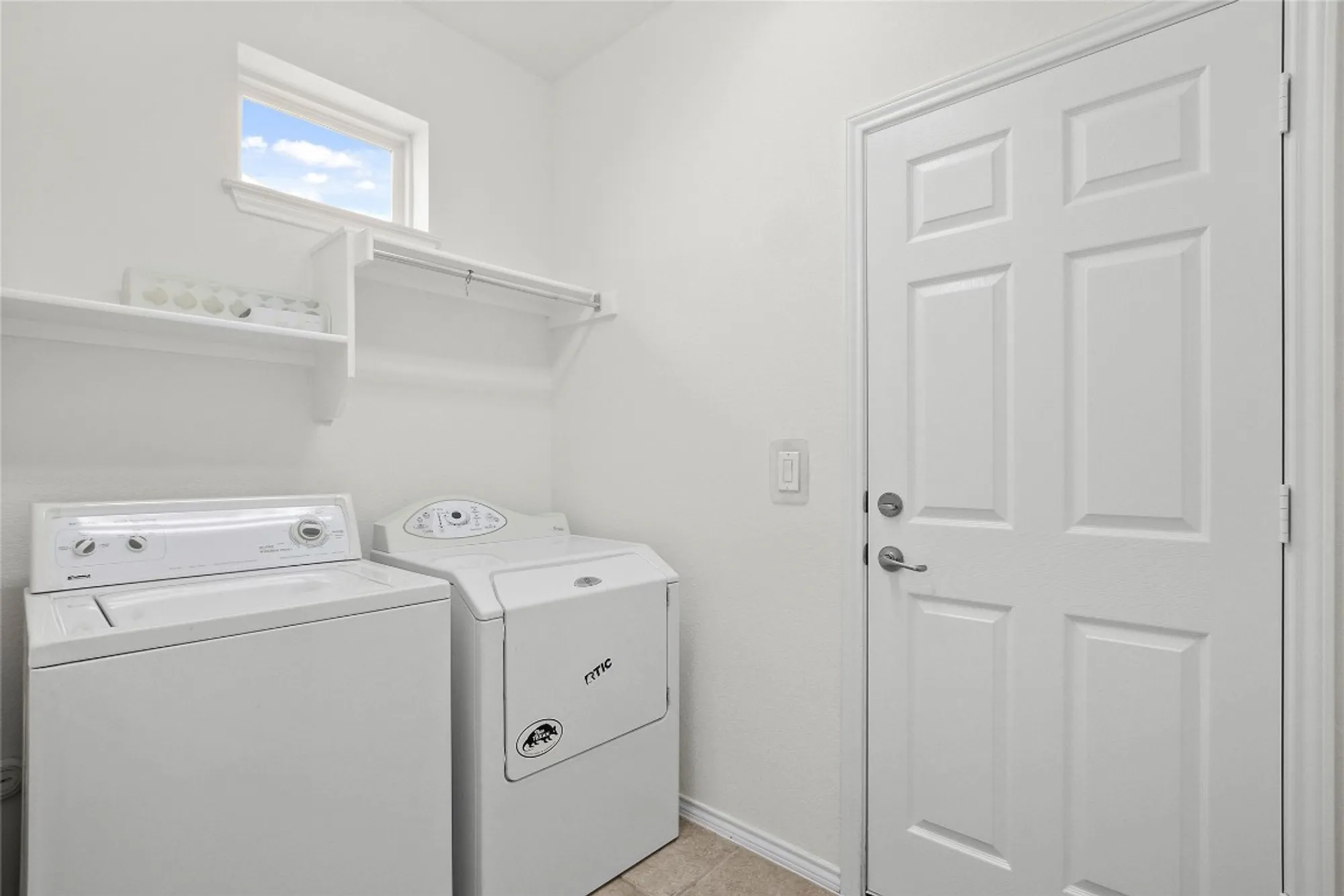 Property Slideshow image 23 of 28 | 119 hampton cir, Georgetown, TX, 78633