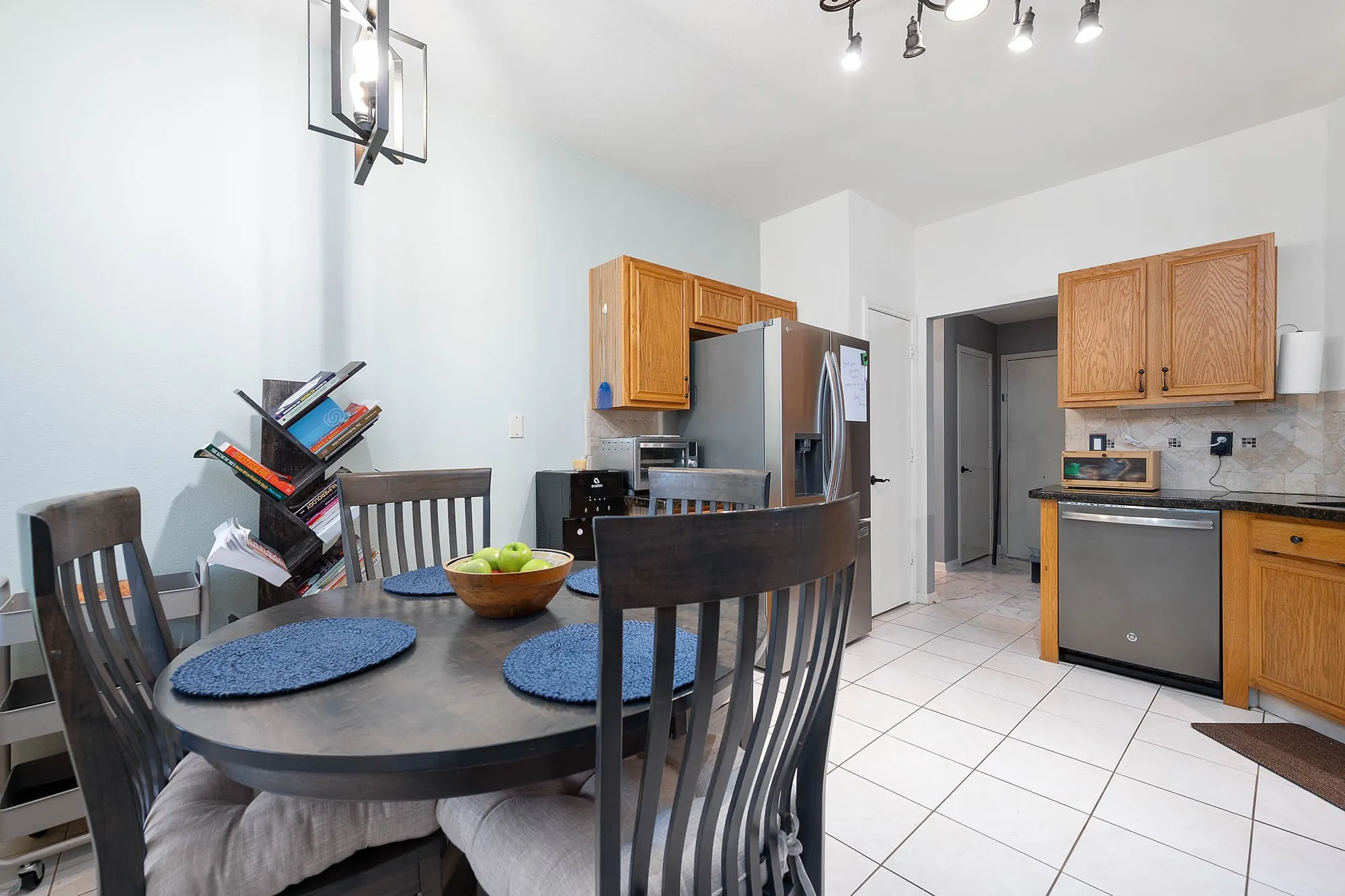 Property Slideshow image 11 of 36 | 739 apple blossom dr, Pearland, TX, 77584