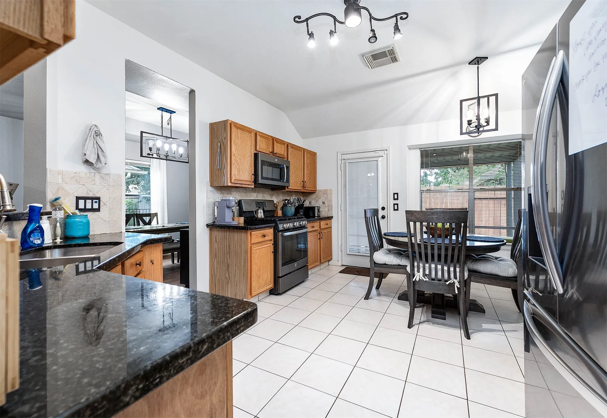 Property Slideshow image 9 of 36 | 739 apple blossom dr, Pearland, TX, 77584