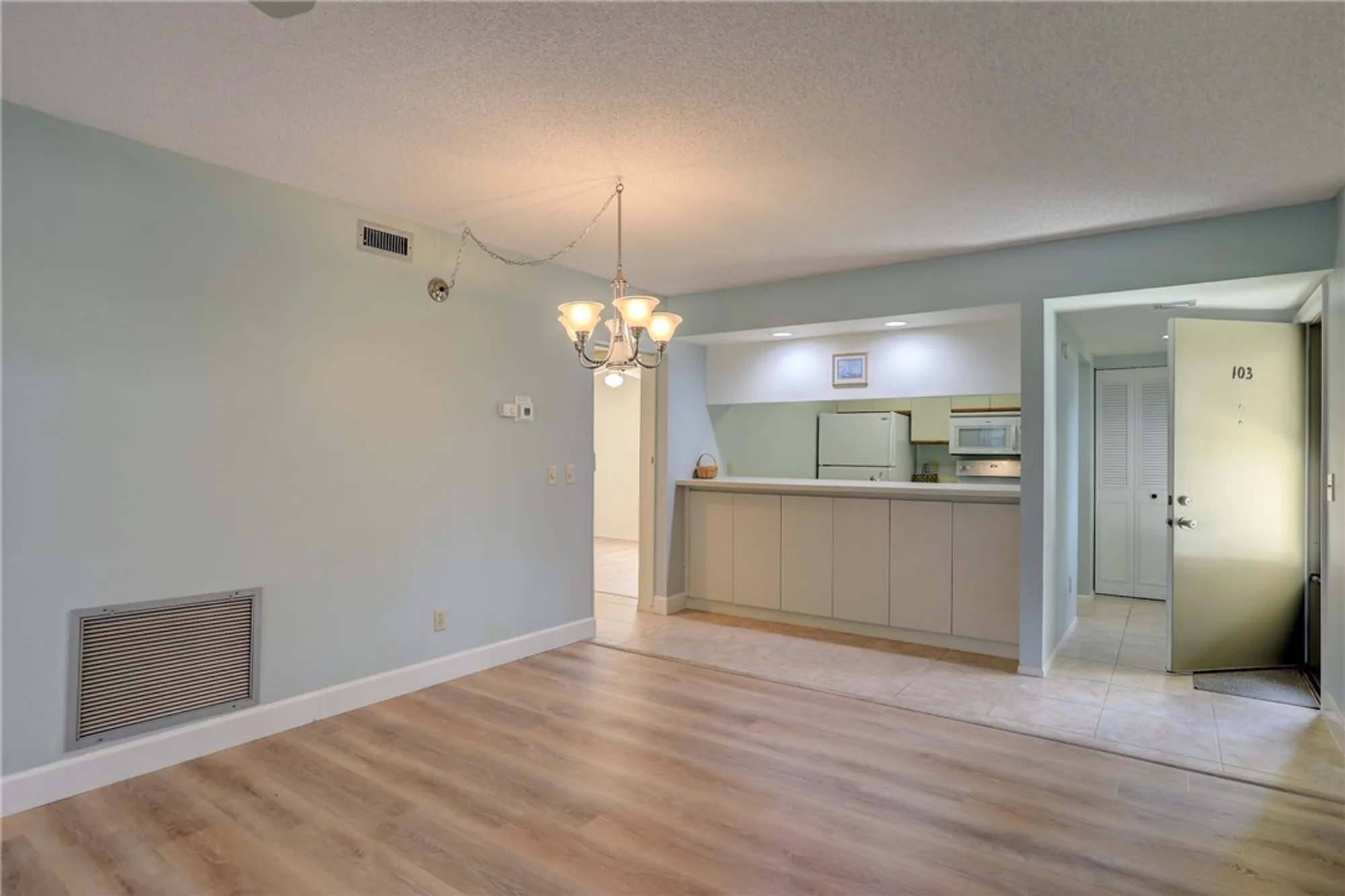 Property Slideshow image 12 of 36 | 14 plantation dr apt 103, Vero Beach, FL, 32966