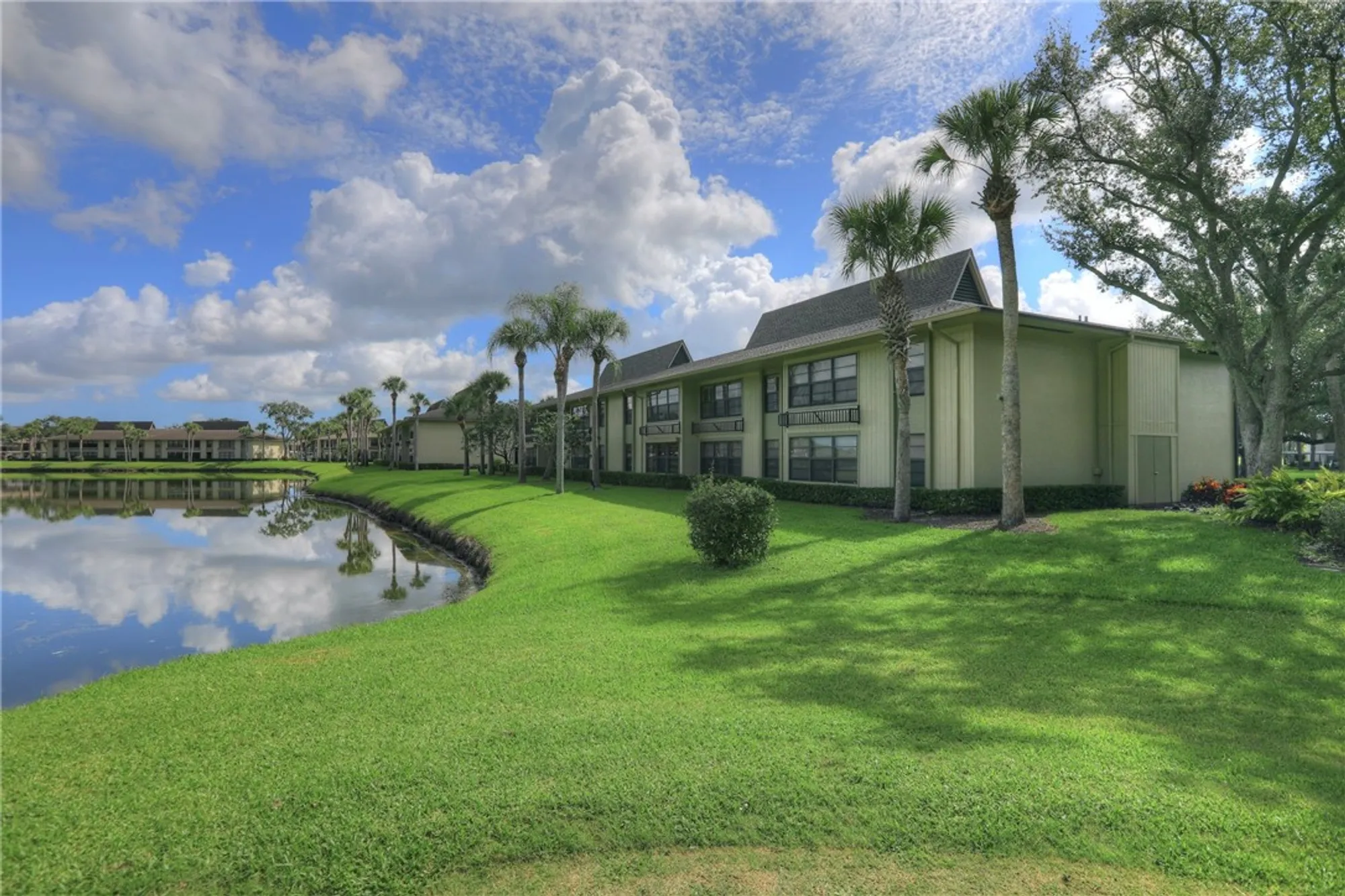 Property Slideshow image 33 of 36 | 14 plantation dr apt 103, Vero Beach, FL, 32966