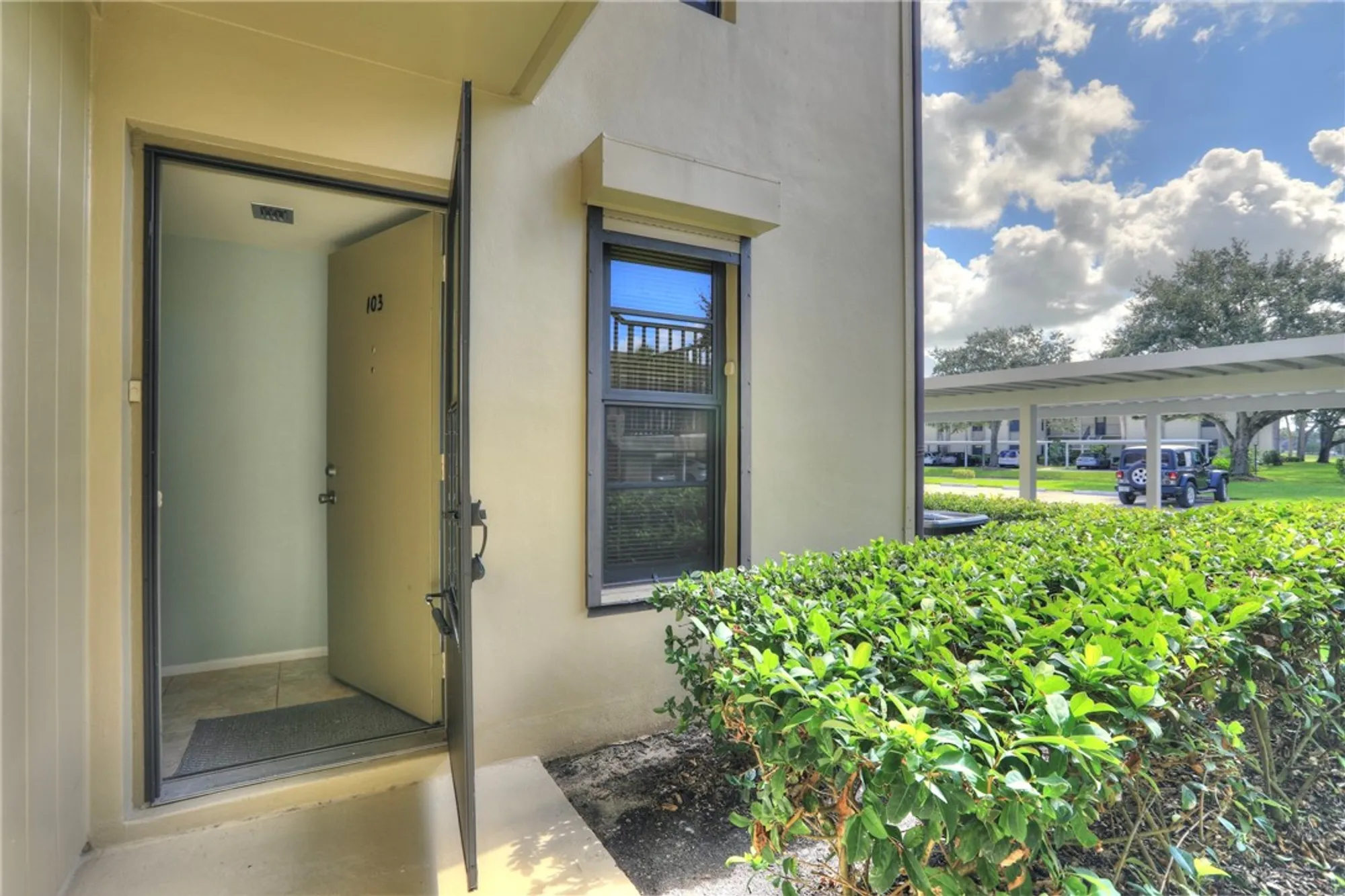 Property Slideshow image 4 of 36 | 14 plantation dr apt 103, Vero Beach, FL, 32966