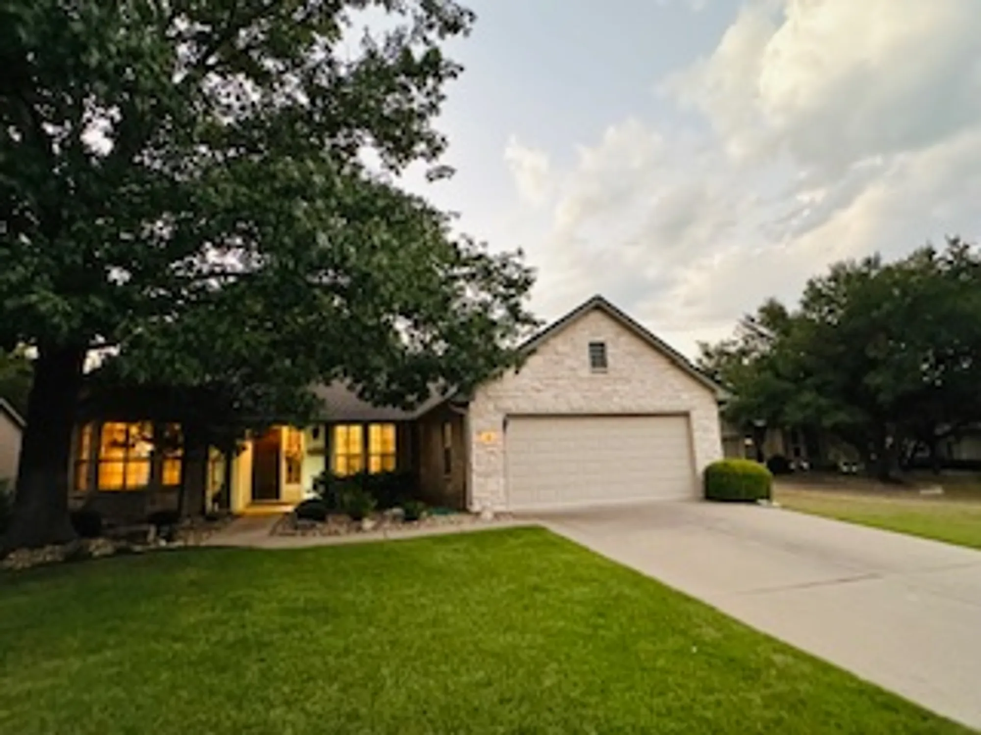 Property Slideshow image 1 of 24 | 108 egret cv, Georgetown, TX, 78633