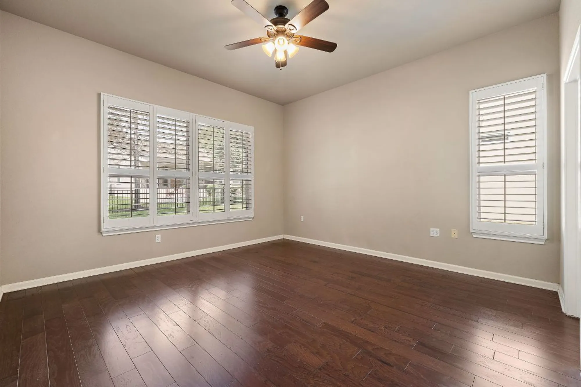 Property Slideshow image 14 of 29 | 196 whispering wind dr, Georgetown, TX, 78633