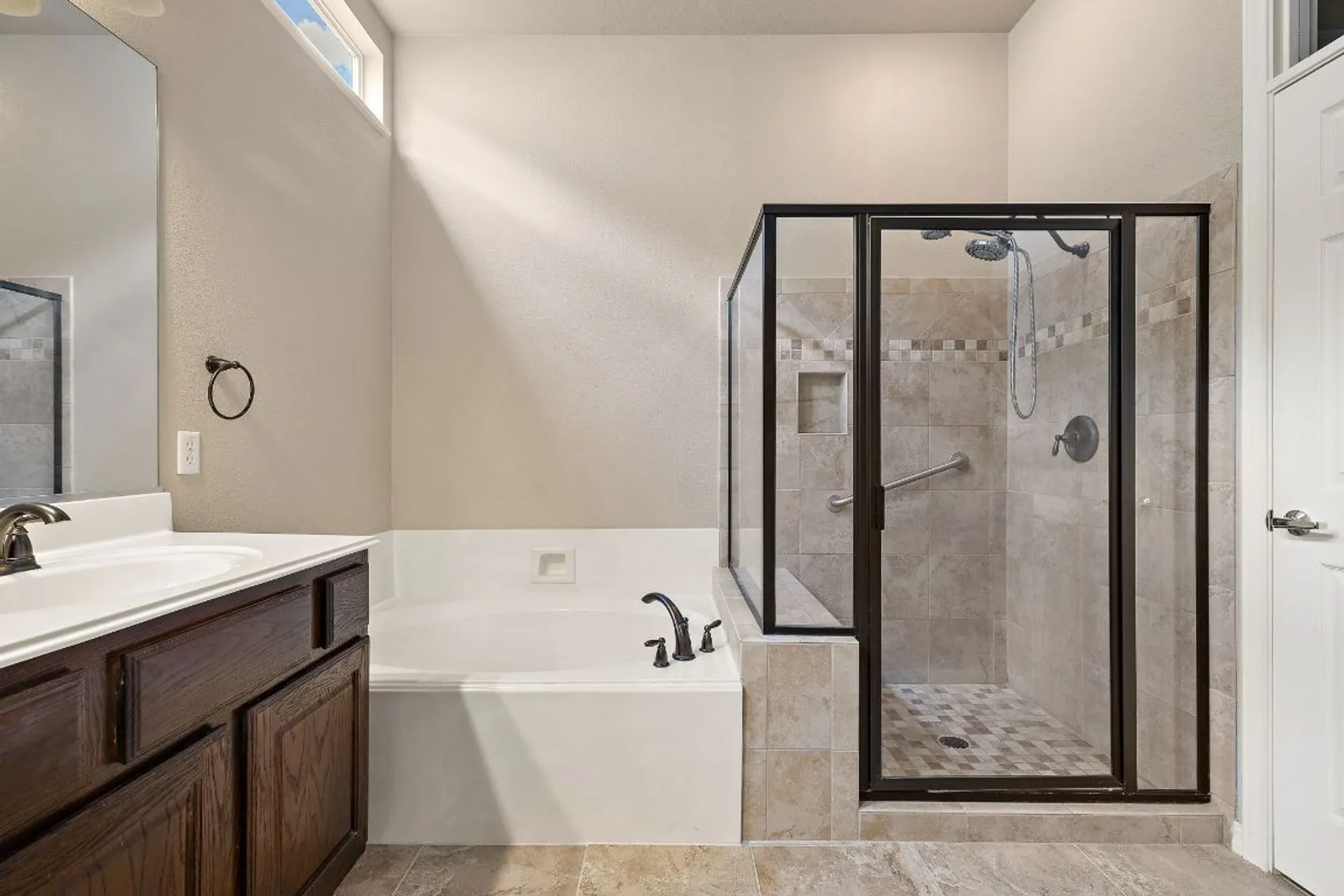 Property Slideshow image 17 of 29 | 196 whispering wind dr, Georgetown, TX, 78633