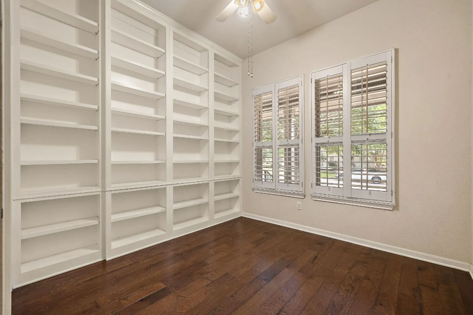 Property Slideshow image 13 of 29 | 196 whispering wind dr, Georgetown, TX, 78633