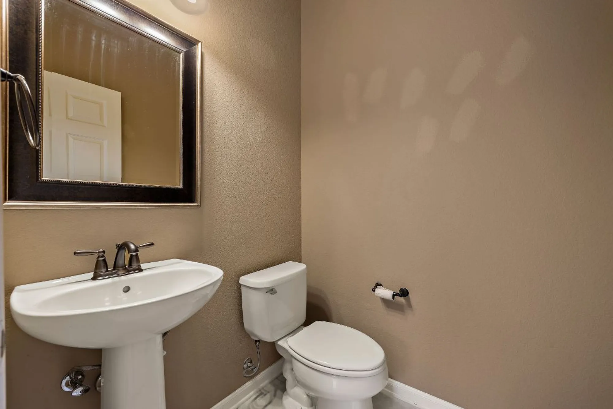 Property Slideshow image 21 of 29 | 196 whispering wind dr, Georgetown, TX, 78633