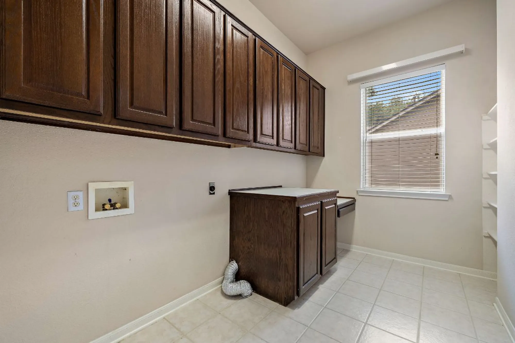 Property Slideshow image 22 of 29 | 196 whispering wind dr, Georgetown, TX, 78633