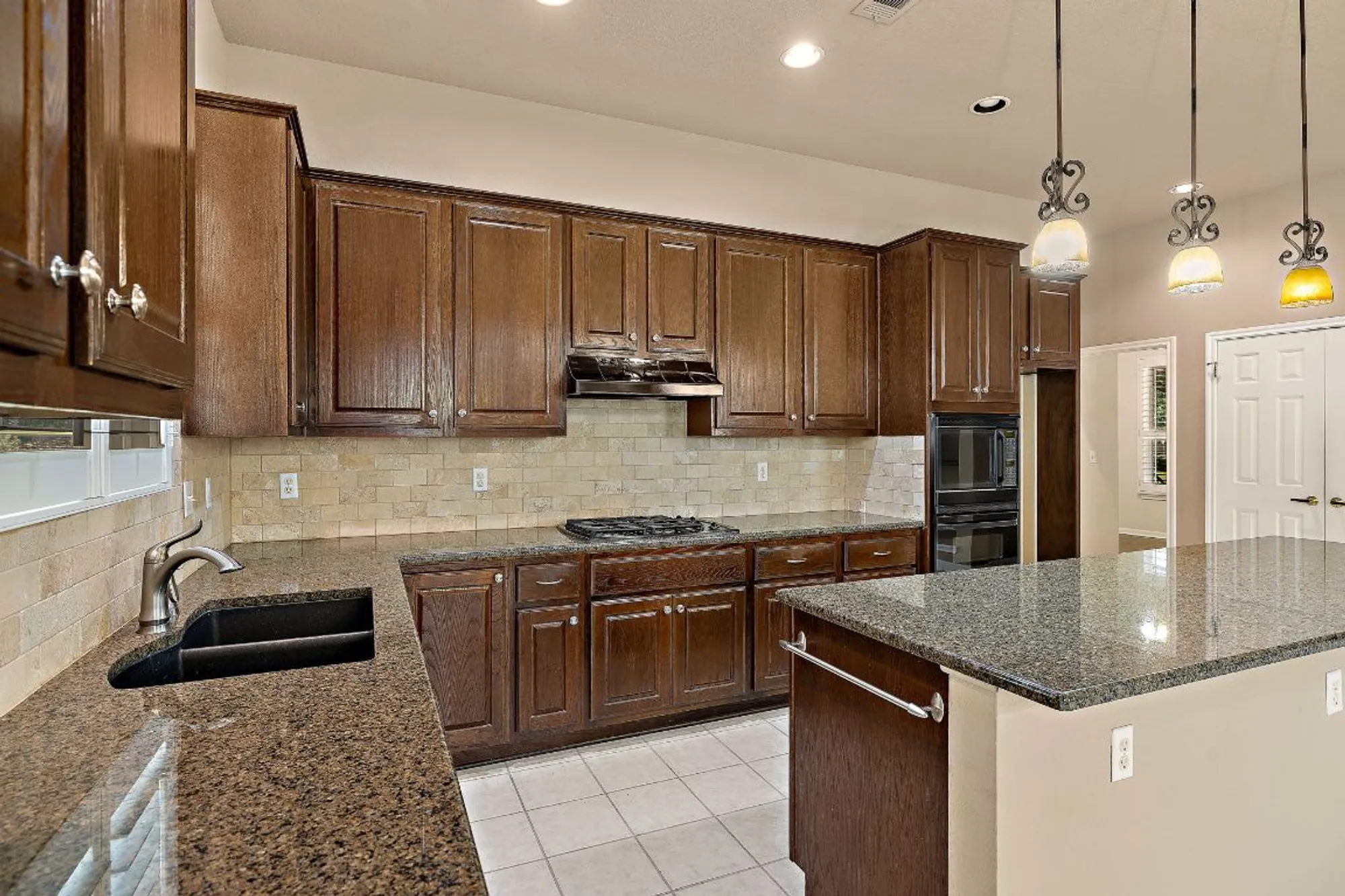 Property Slideshow image 4 of 29 | 196 whispering wind dr, Georgetown, TX, 78633