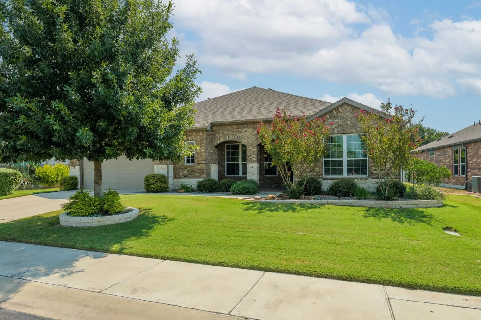 Property Slideshow image 2 of 40 | 705 holiday creek ln, Georgetown, TX, 78633