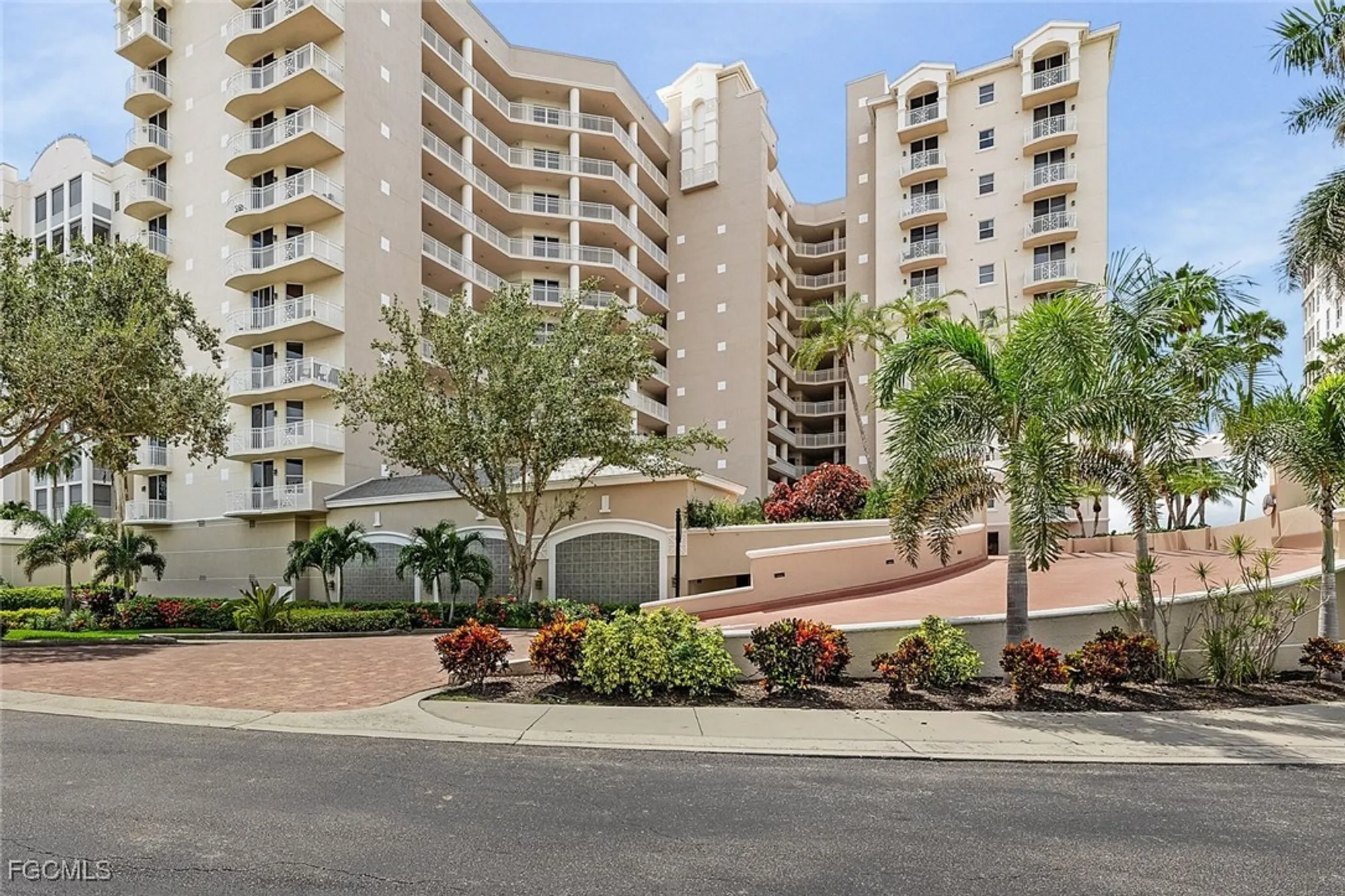 Property Slideshow image 6 of 50 | 14250 royal harbour ct 817, Fort Myers, FL, 33908