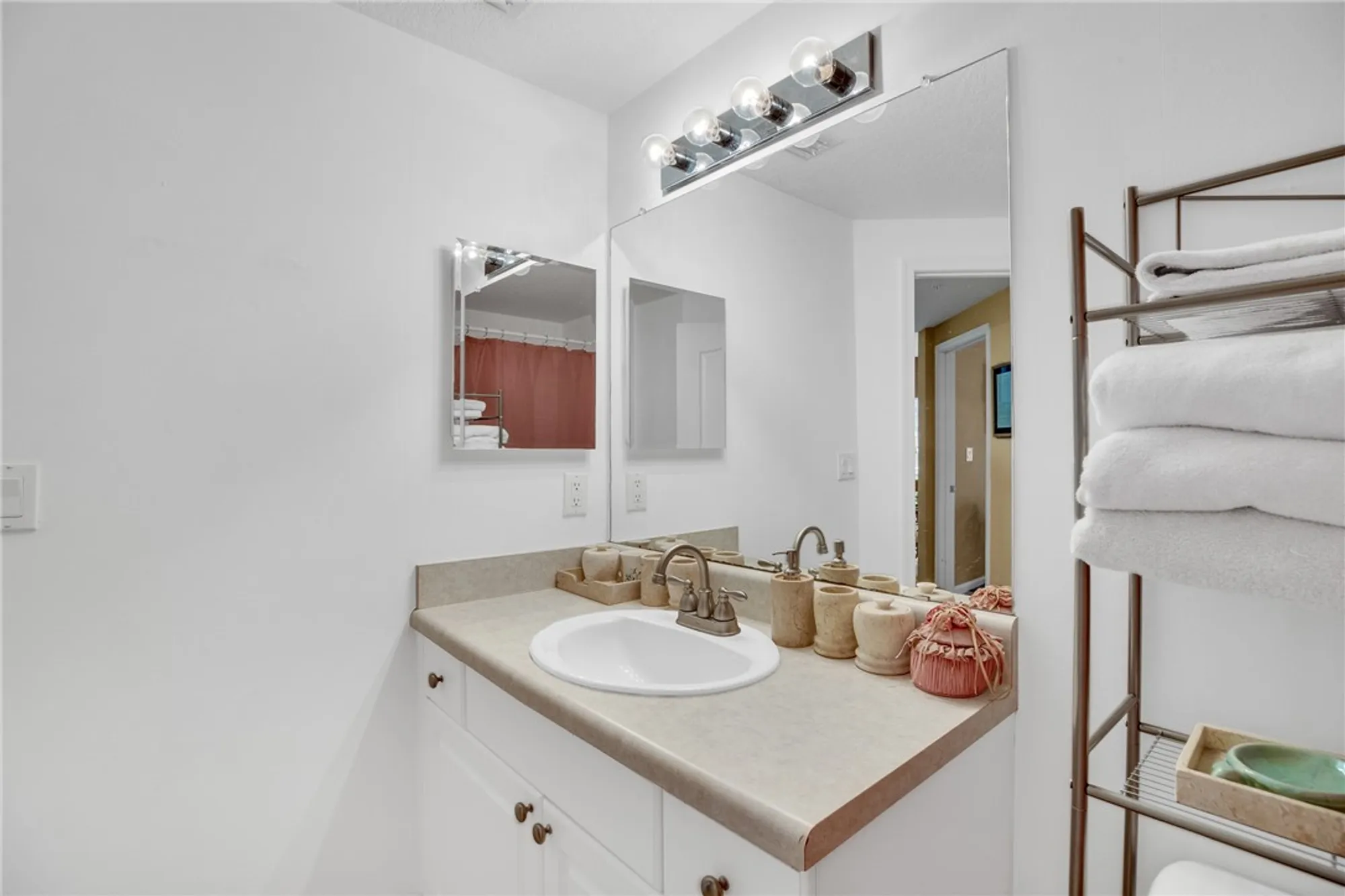 Property Slideshow image 16 of 36 | 5060 fairways cir f210, Vero Beach, FL, 32967