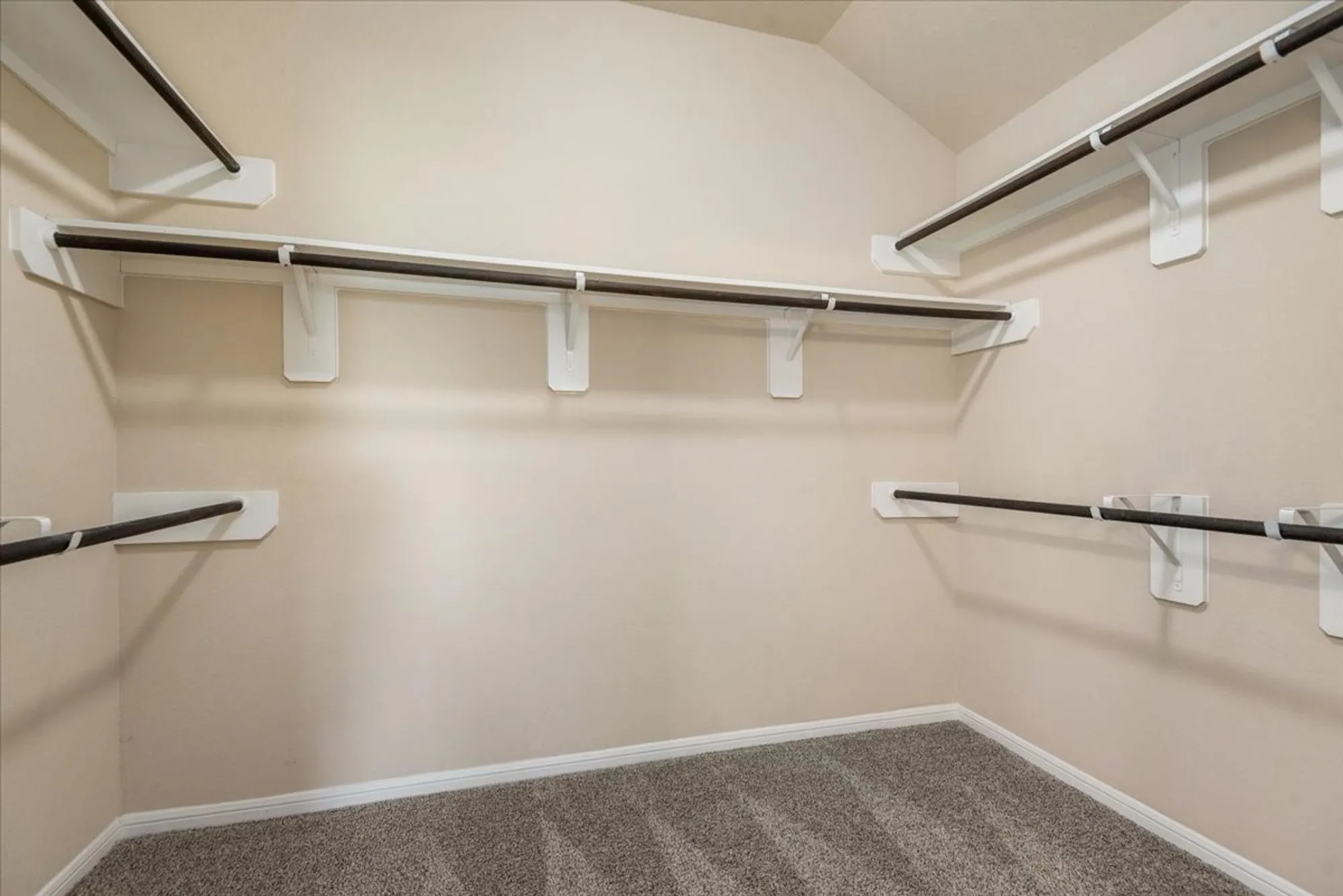 Property Slideshow image 14 of 24 | 3914 kellys falls ln, Katy, TX, 77494