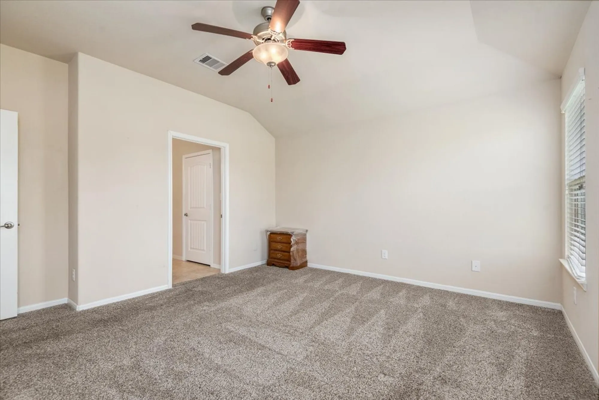 Property Slideshow image 10 of 24 | 3914 kellys falls ln, Katy, TX, 77494