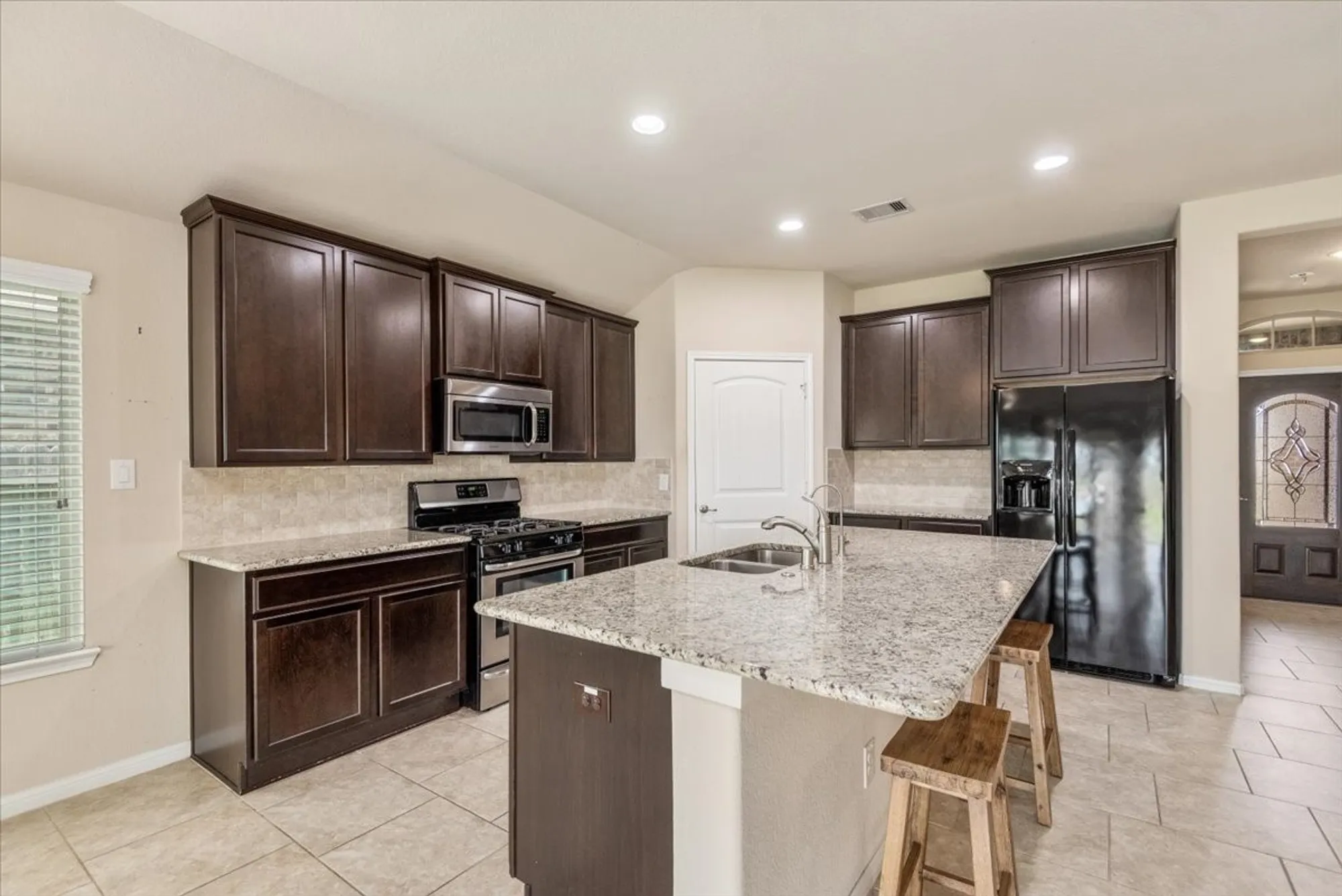 Property Slideshow image 4 of 24 | 3914 kellys falls ln, Katy, TX, 77494