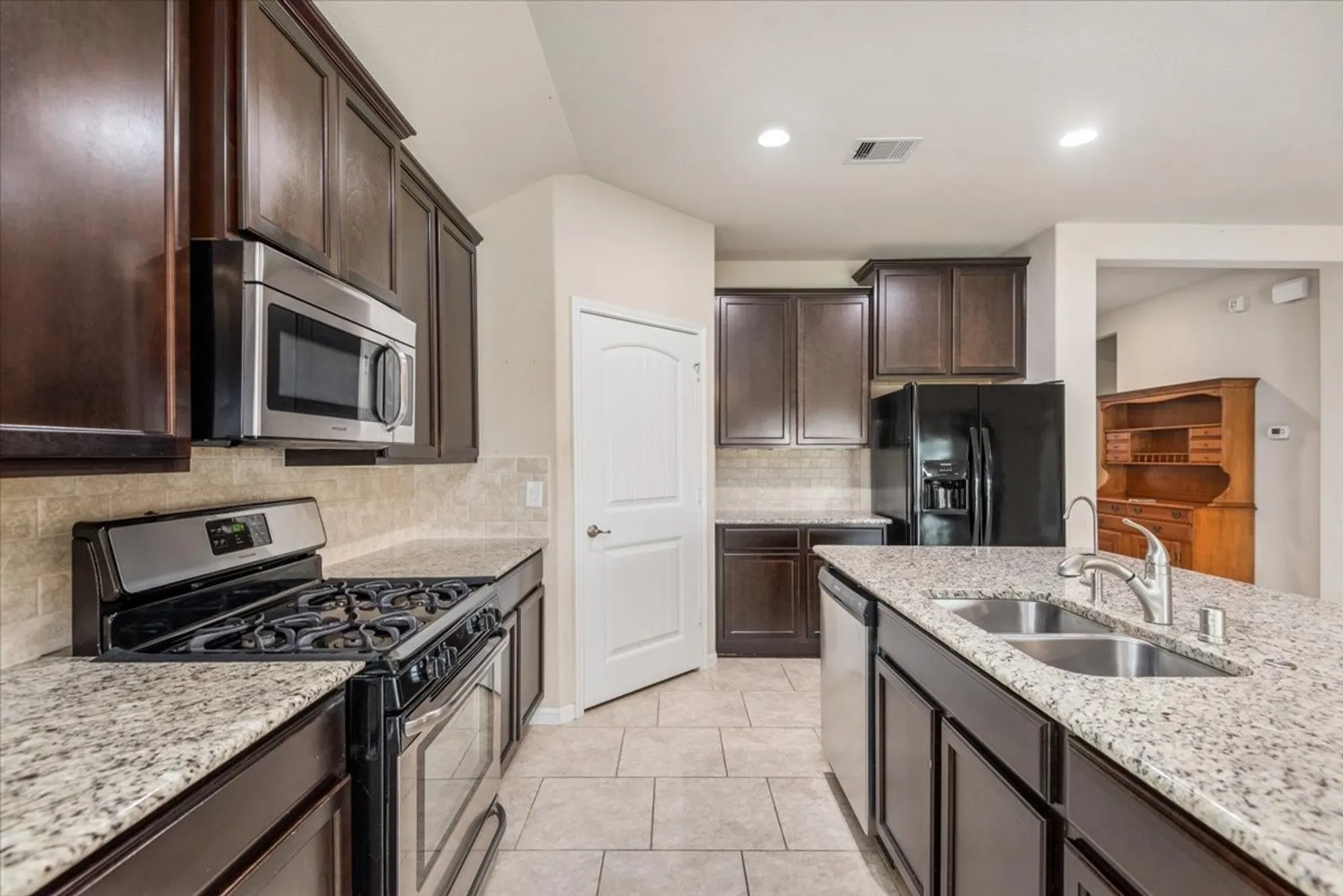 Property Slideshow image 5 of 24 | 3914 kellys falls ln, Katy, TX, 77494