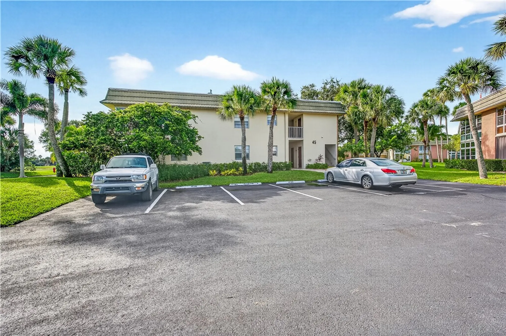 Property Slideshow image 2 of 32 | 45 vista gardens trl 202, Vero Beach, FL, 32962