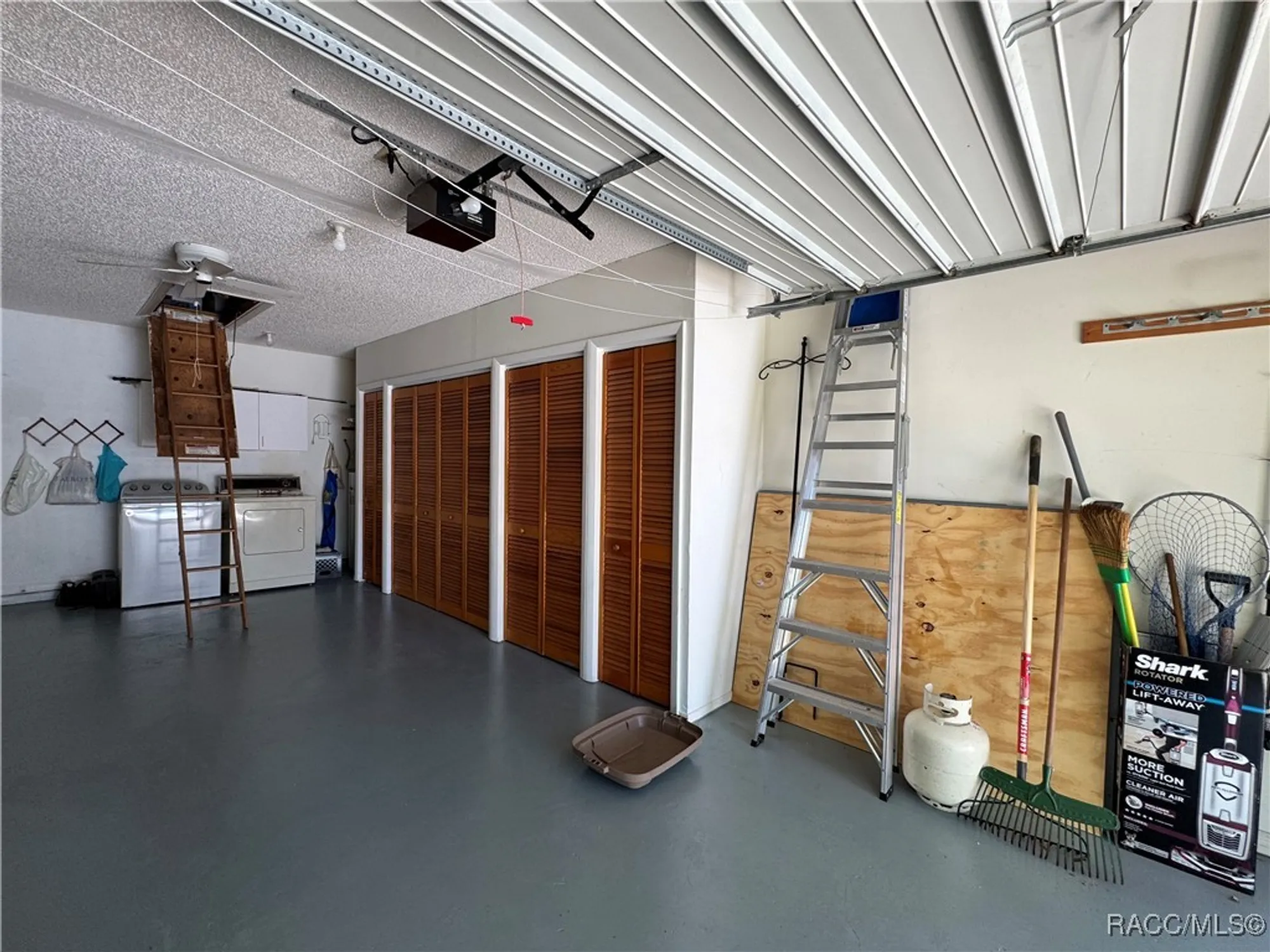 Property Slideshow image 3 of 22 | 3935 n huckleberry pt, Beverly Hills, FL, 34465