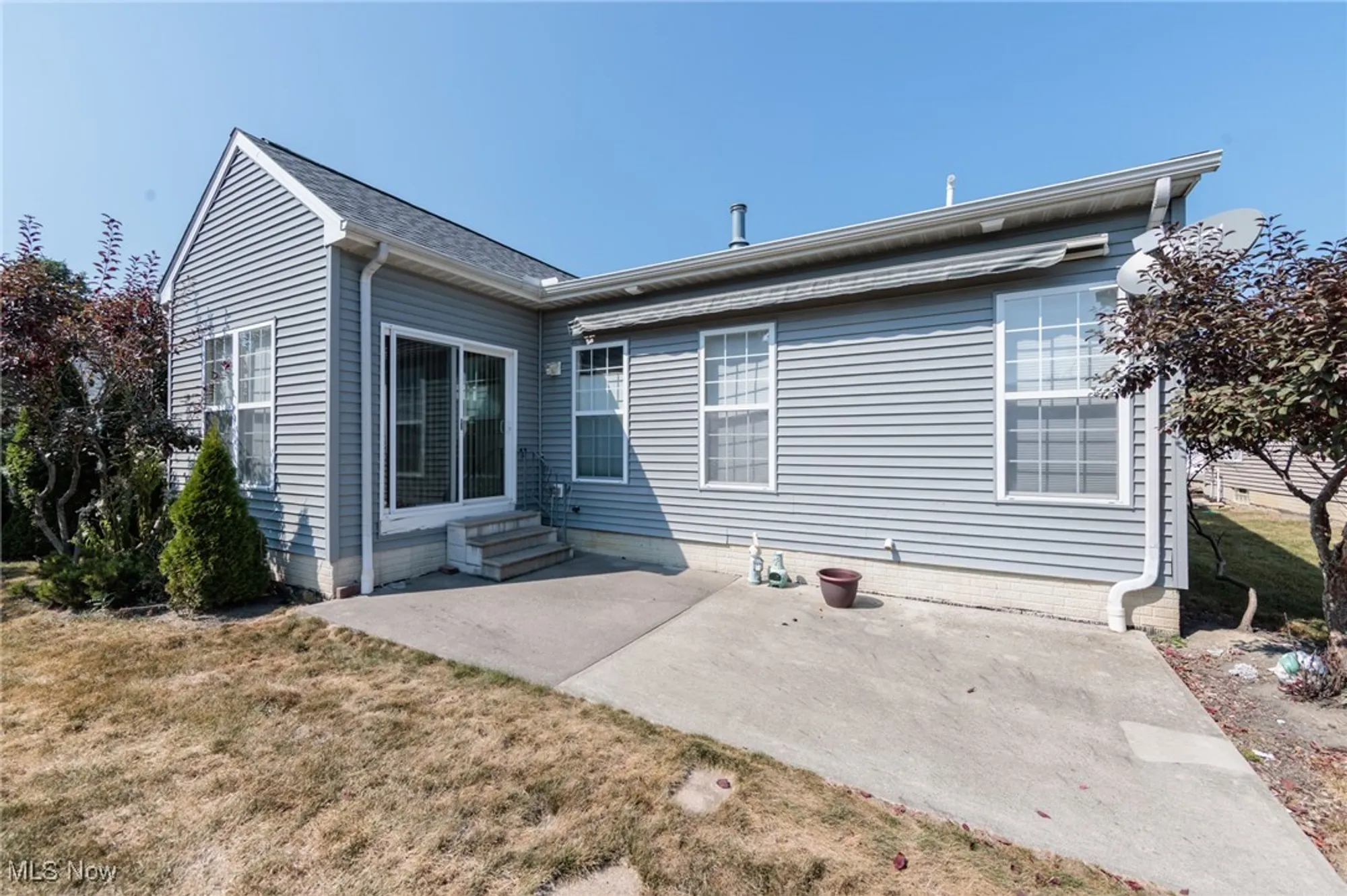 Property Slideshow image 2 of 50 | 4887 meadow lark dr, Lorain, OH, 44053