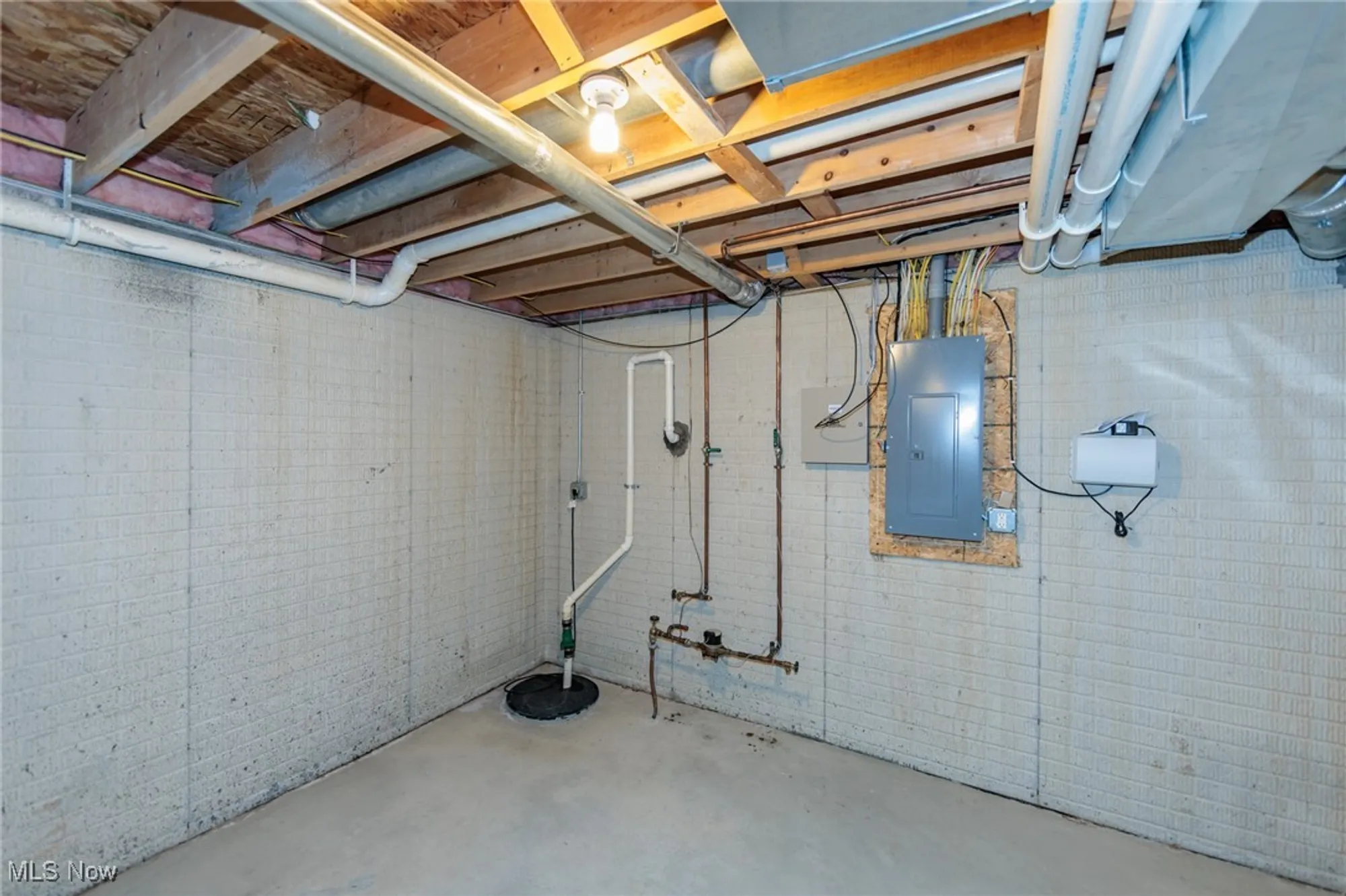 Property Slideshow image 42 of 50 | 4887 meadow lark dr, Lorain, OH, 44053