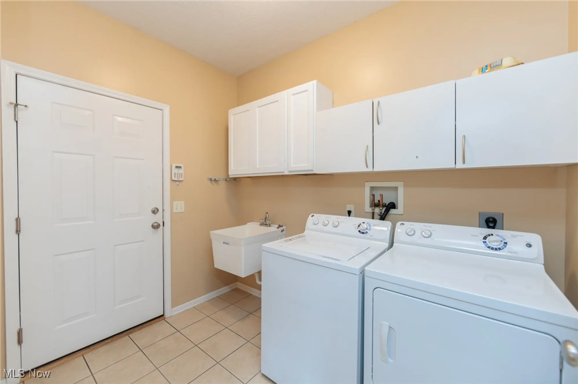 Property Slideshow image 9 of 50 | 4887 meadow lark dr, Lorain, OH, 44053