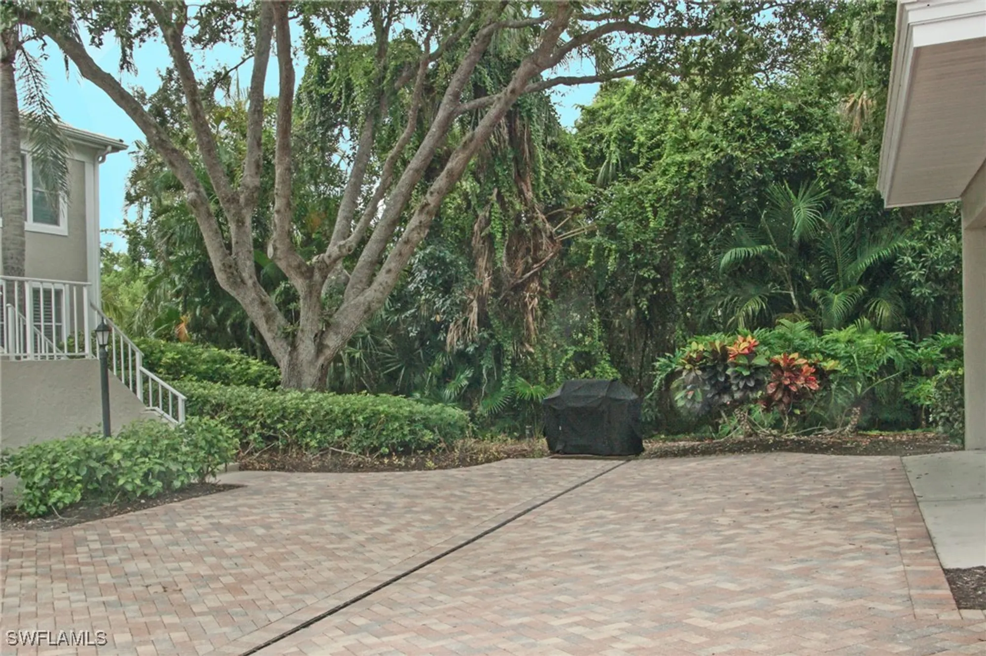 Property Slideshow image 21 of 31 | 5895 chanteclair dr 126, Naples, FL, 34108