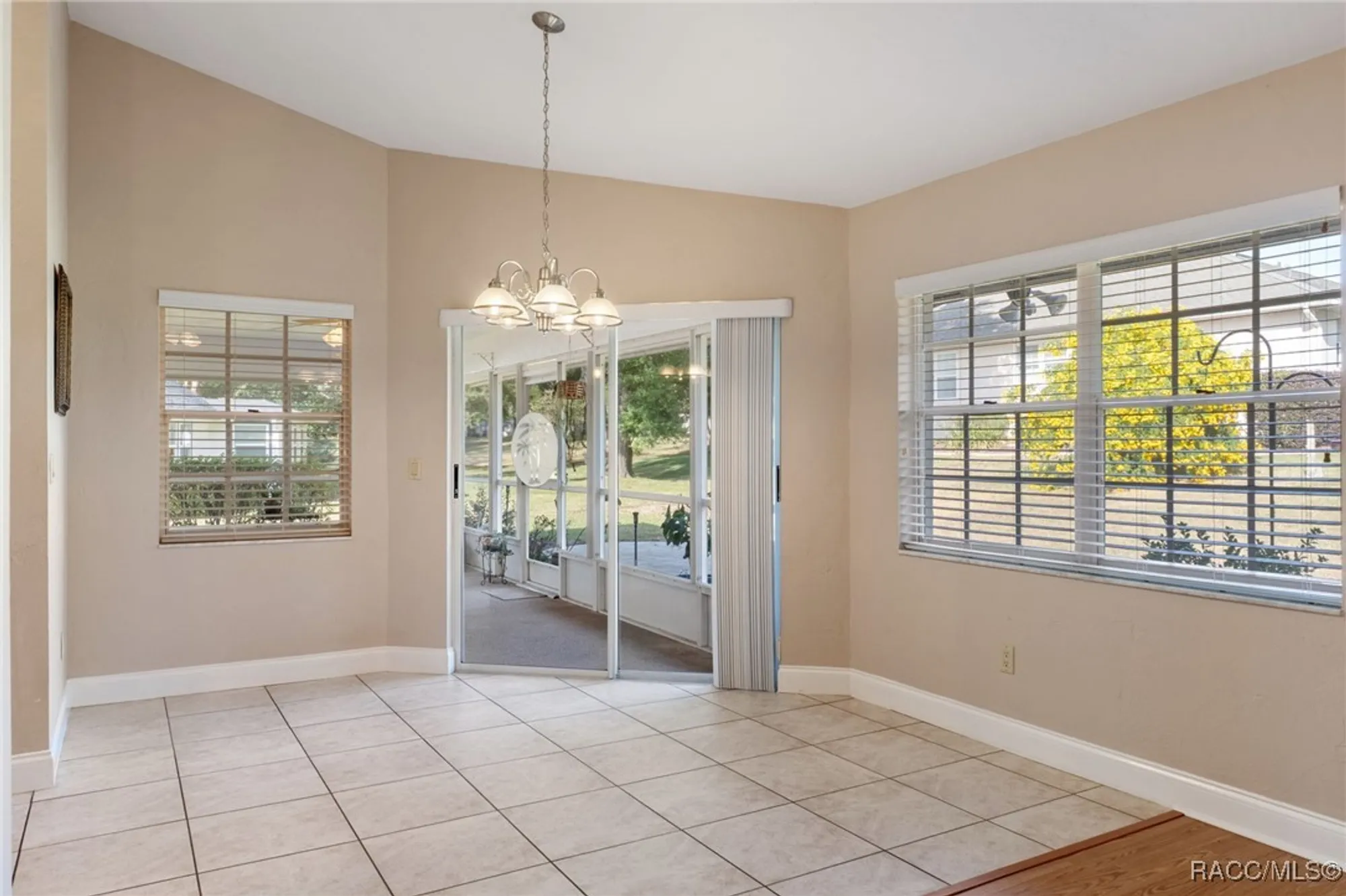 Property Slideshow image 14 of 49 | 1385 n hunterston pt, Crystal River, FL, 34429