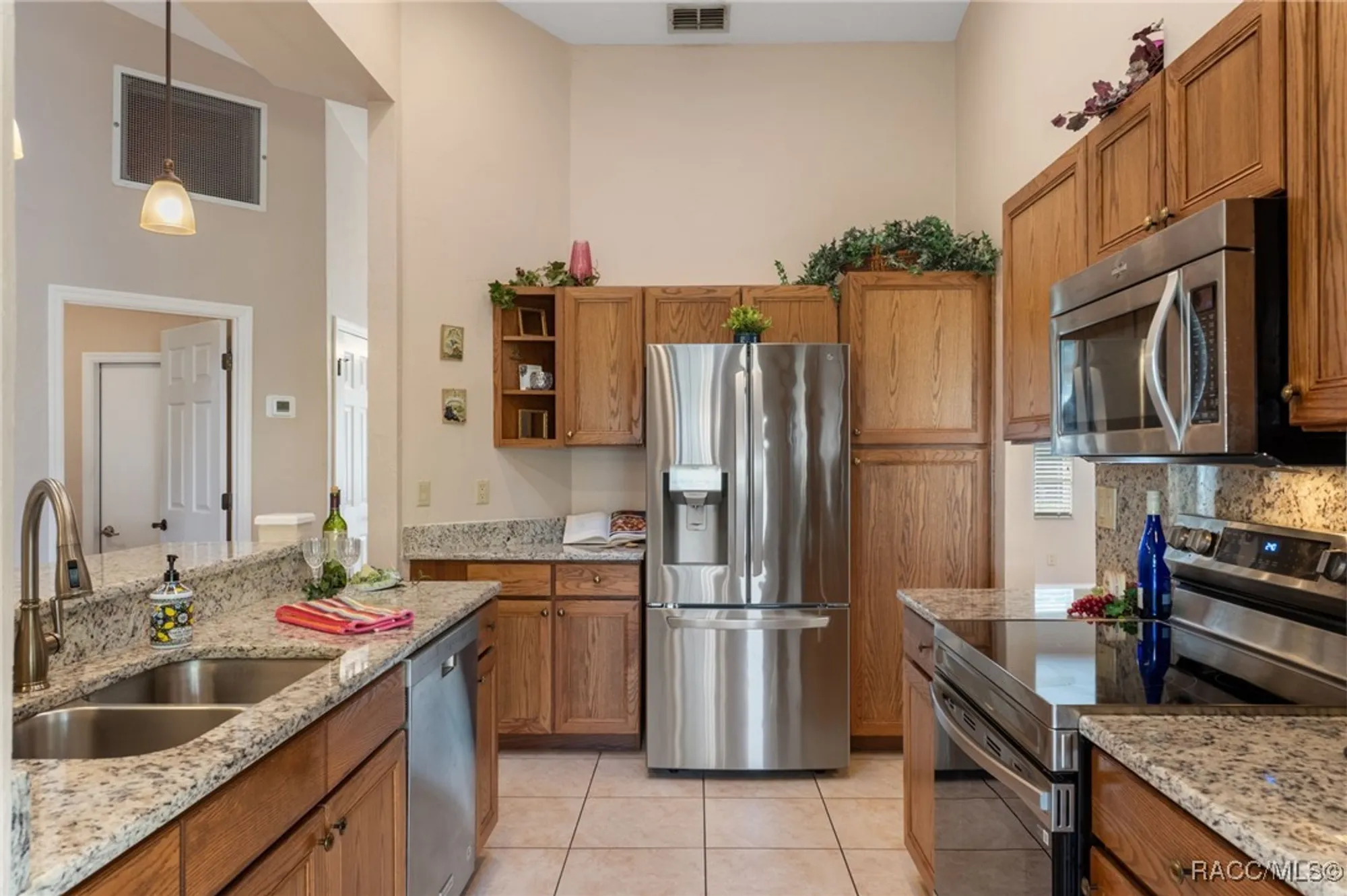 Property Slideshow image 13 of 49 | 1385 n hunterston pt, Crystal River, FL, 34429