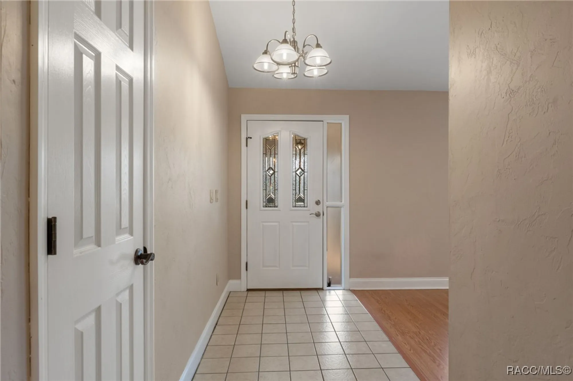 Property Slideshow image 4 of 49 | 1385 n hunterston pt, Crystal River, FL, 34429