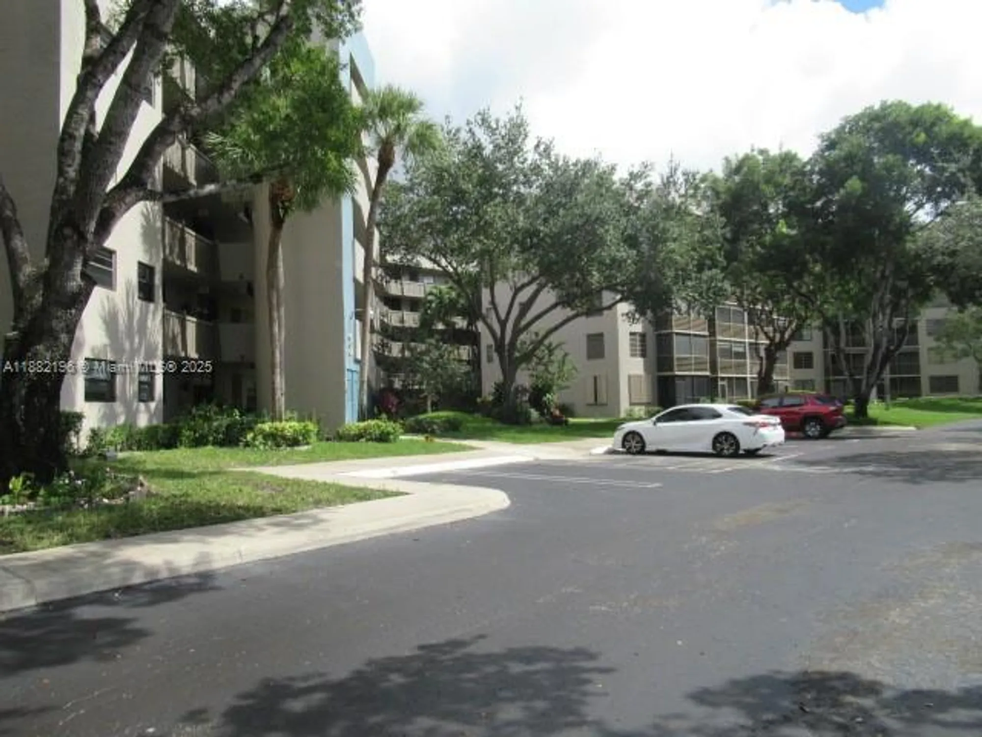 Property Slideshow image 14 of 71 | 1100 colony point cir 518, Pembroke Pines, FL, 33026