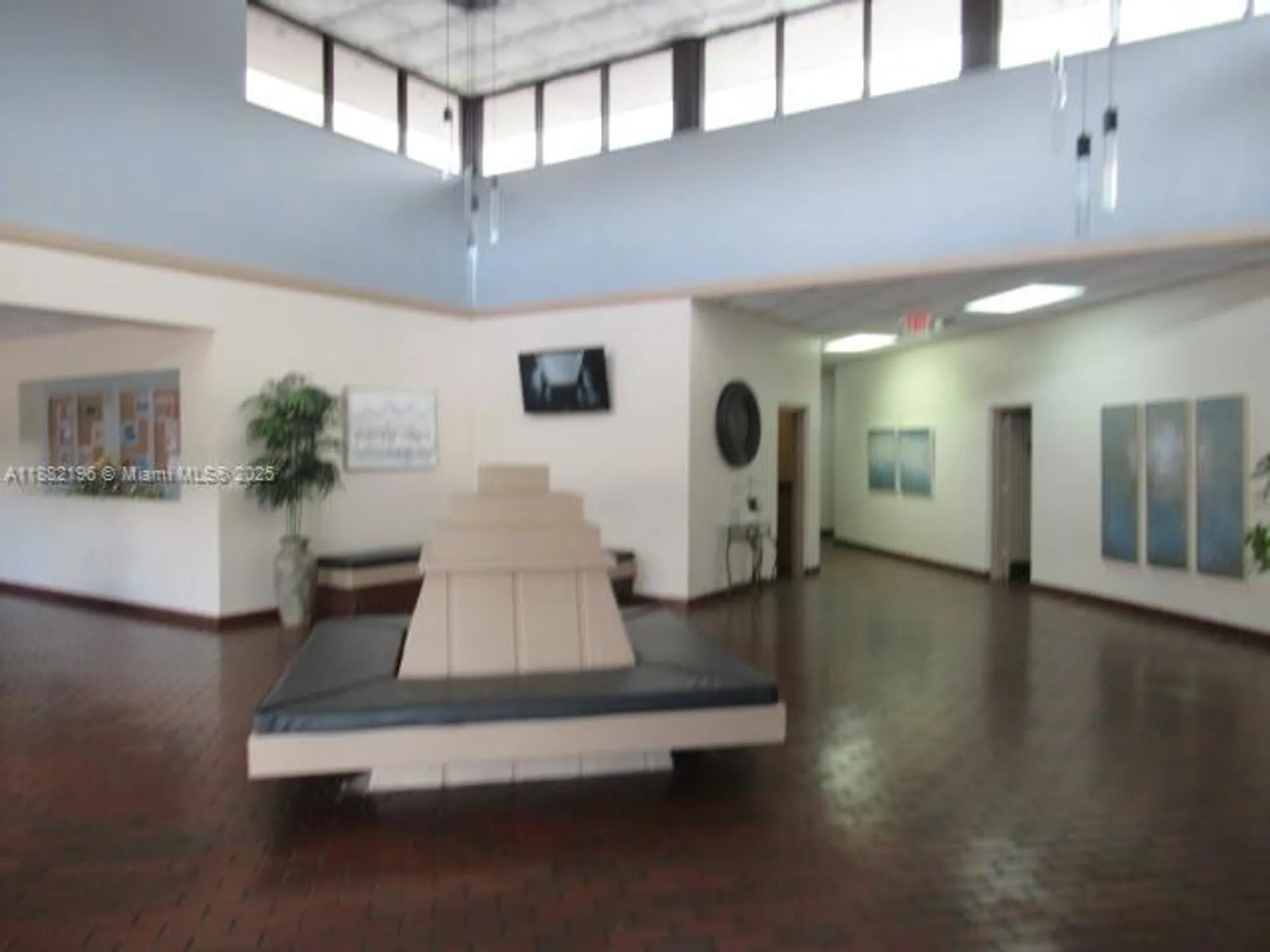 Property Slideshow image 18 of 71 | 1100 colony point cir 518, Pembroke Pines, FL, 33026